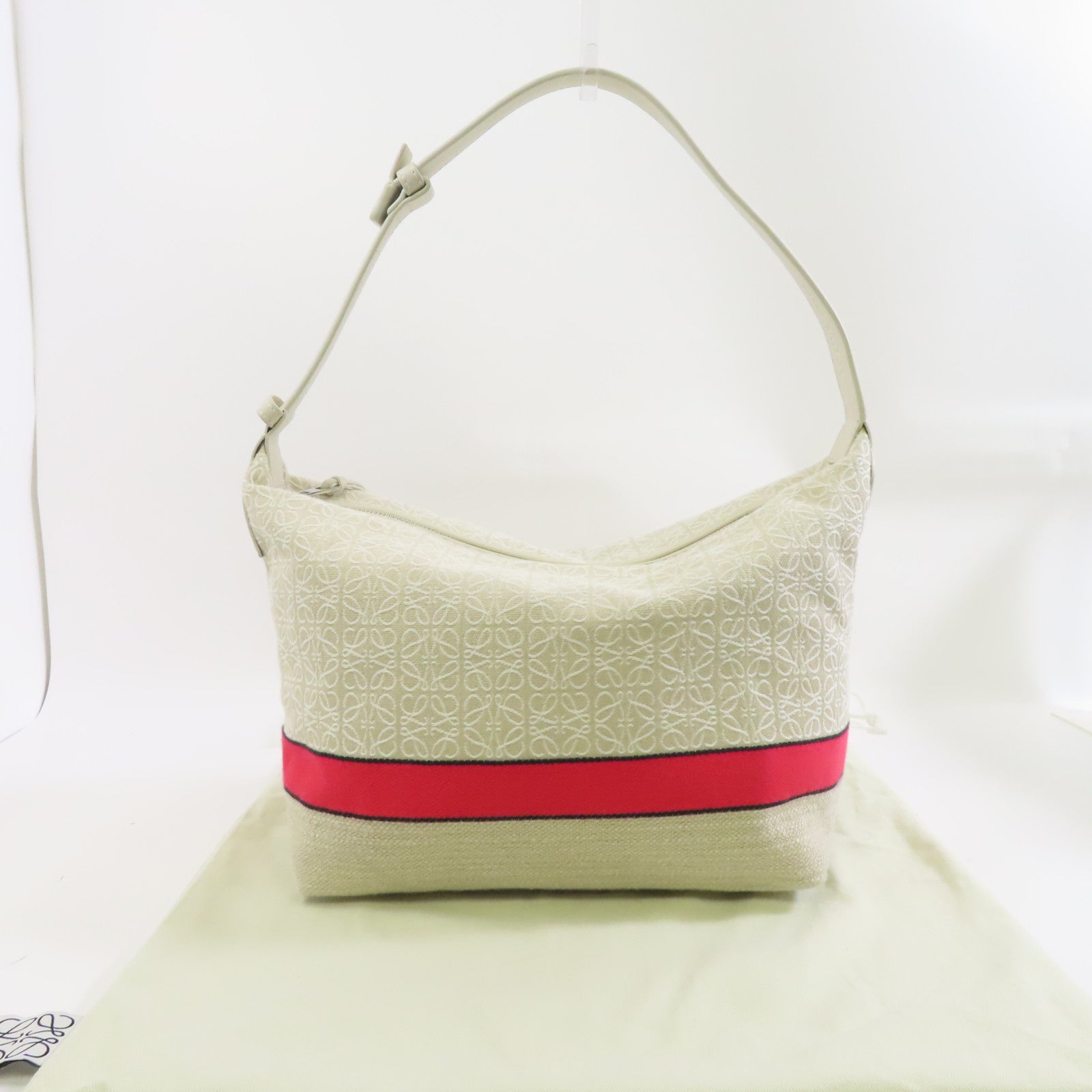 LOEWE 帆布Cubi Bag銀扣肩背袋米色