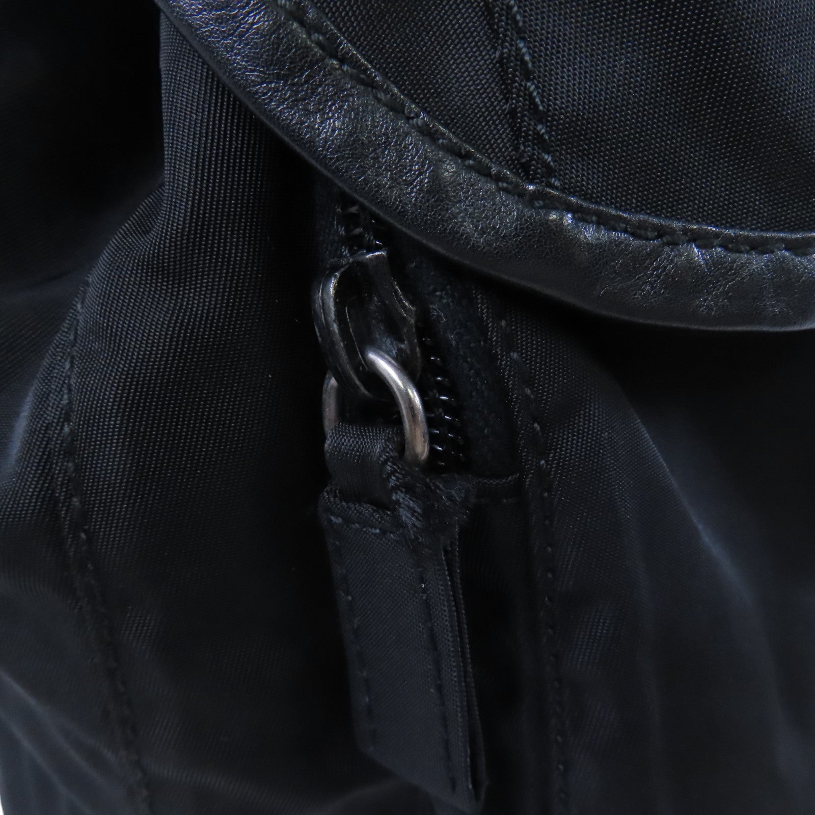 PRADA 尼龍Backpack銀扣背包