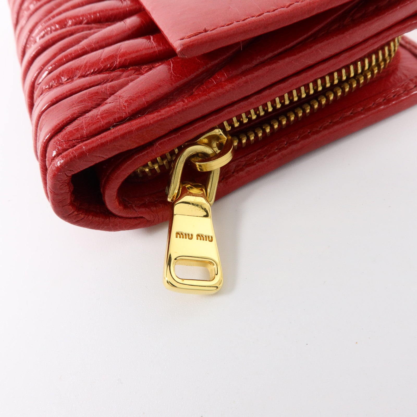 Miu Miu 羊皮皮革Matelasse Nappa Fold Zipper Wallet金扣錢包