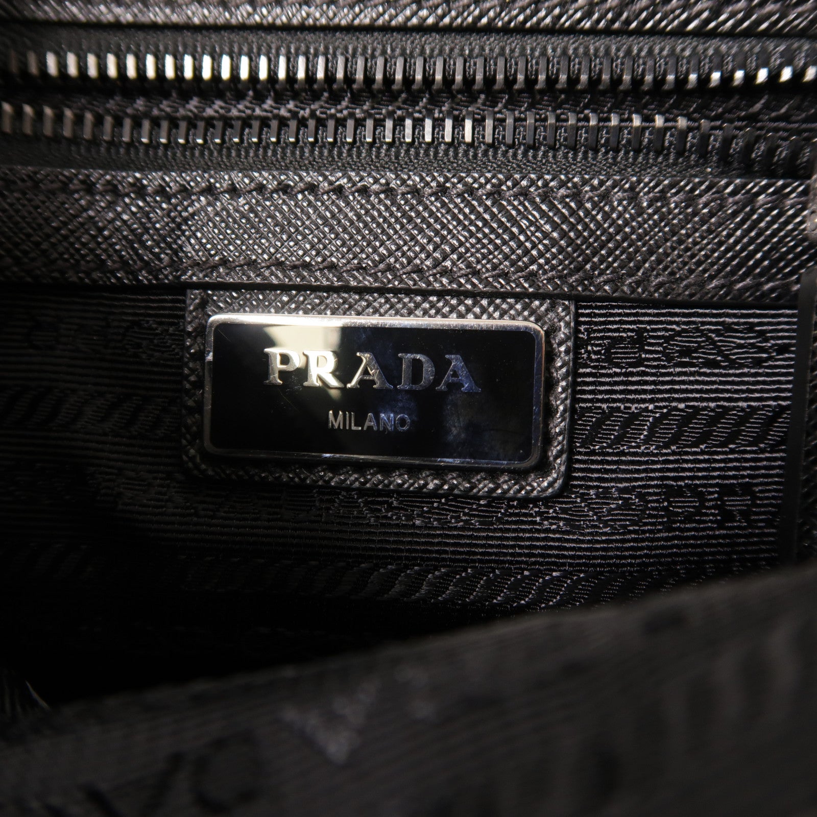 PRADA 尼龍Shoulder Bag銀扣肩背袋