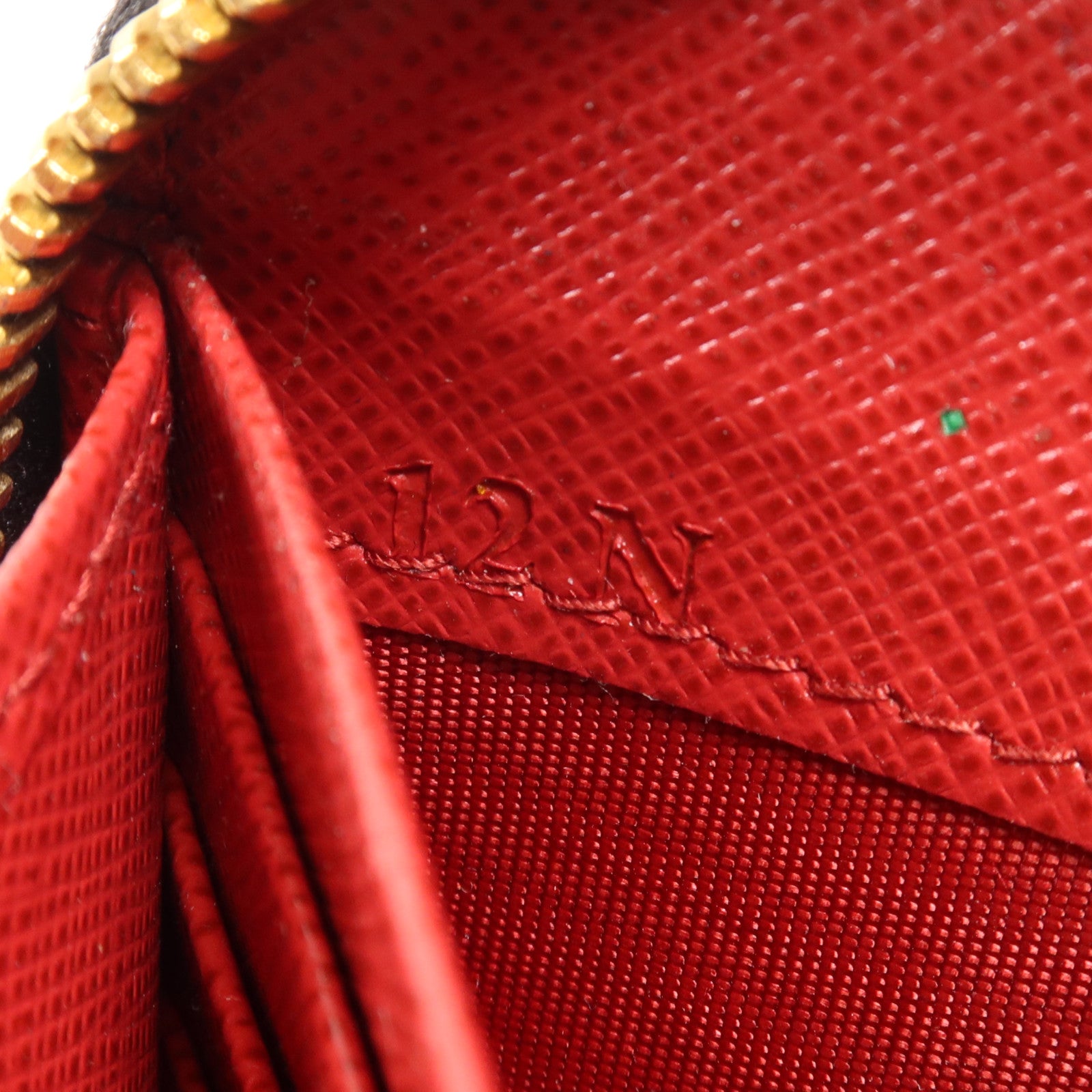 PRADA 牛皮皮革Long Wallet金扣長錢包