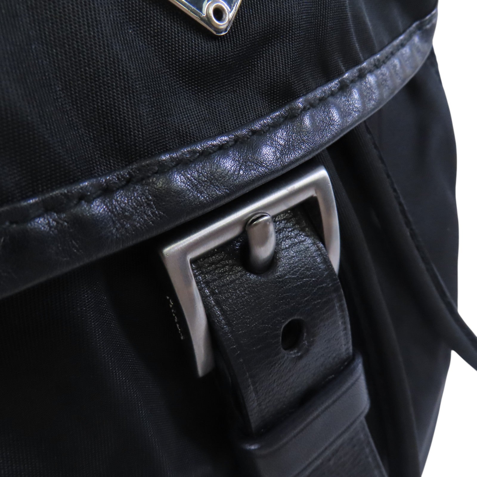 PRADA 尼龍Backpack銀扣背包