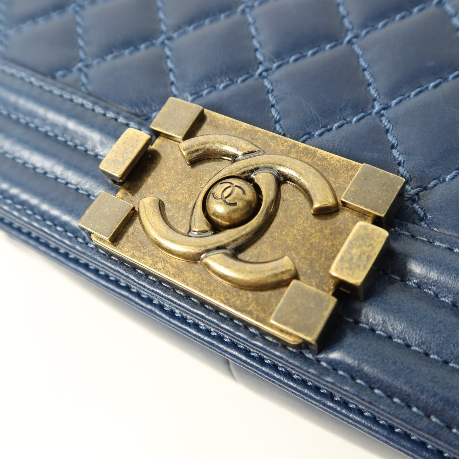 CHANEL 牛皮皮革Boy 25金扣鏈帶肩背袋