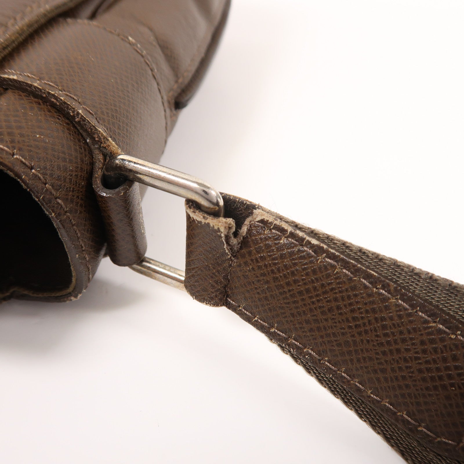 LOUIS VUITTON Taiga Roman PM銀扣肩背袋