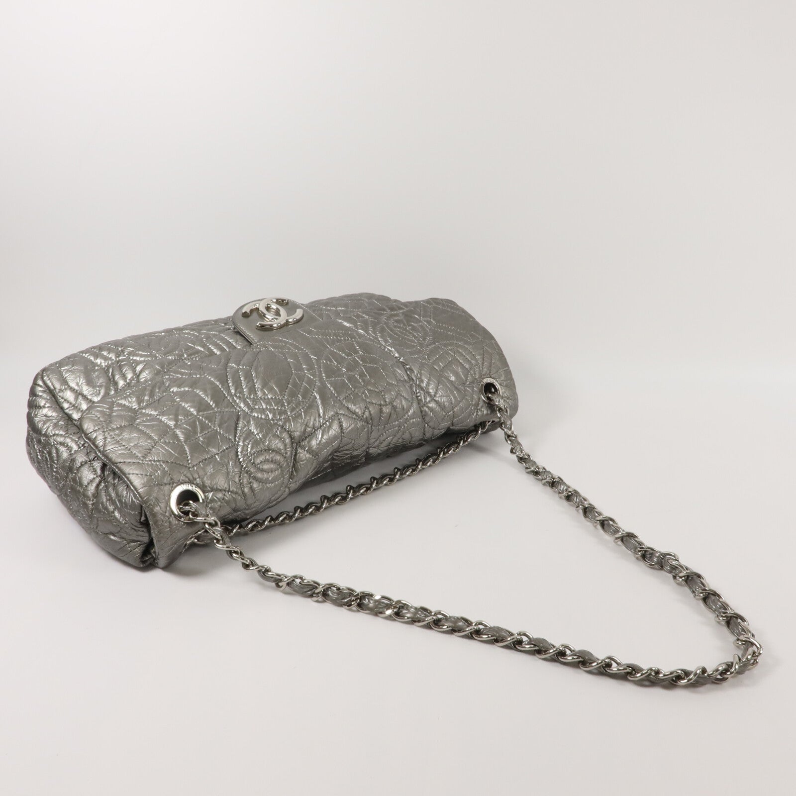 CHANEL 漆皮皮革Graphic Edge Flap鏈帶肩背袋