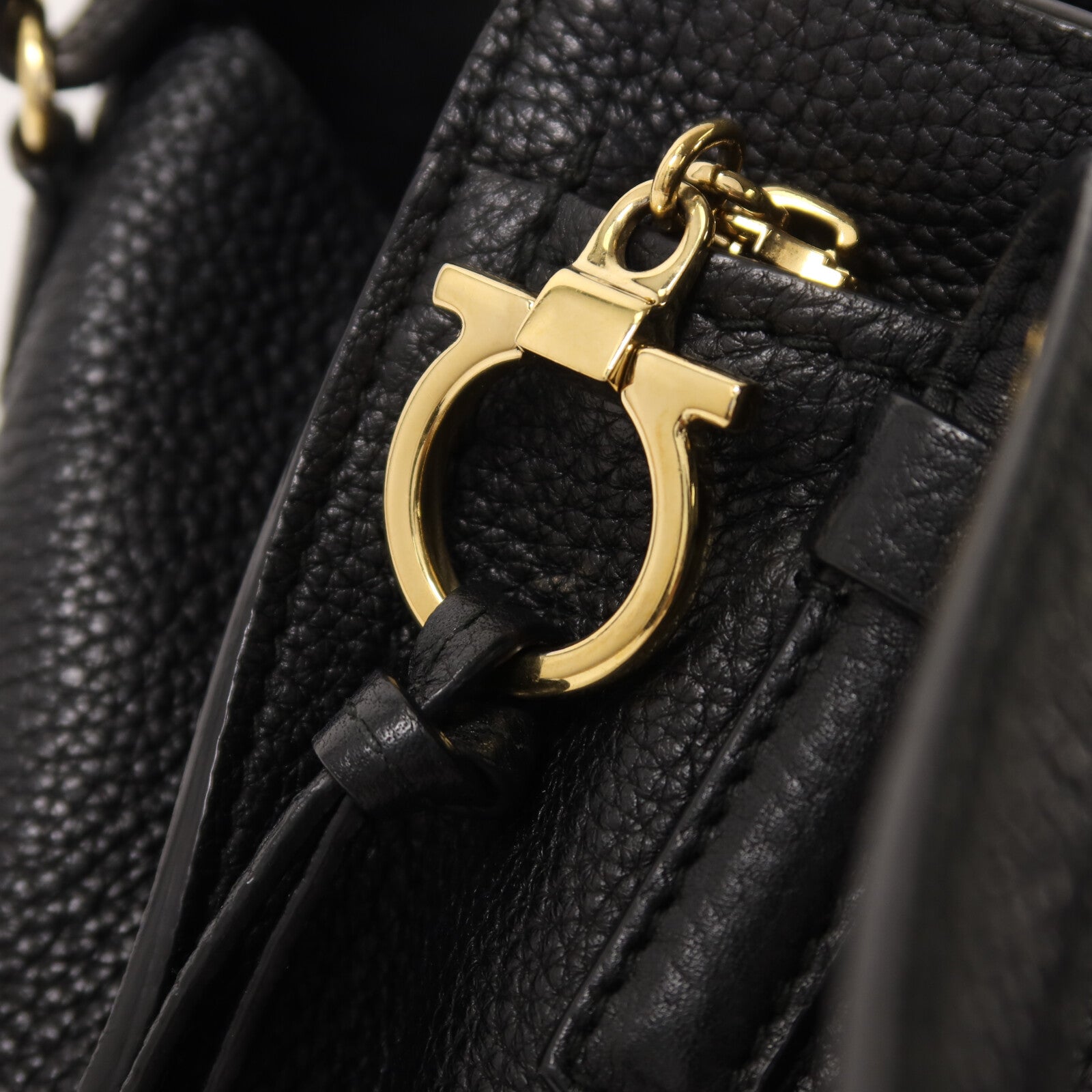 Salvatore Ferragamo 牛皮皮革Amy手挽肩背兩用袋