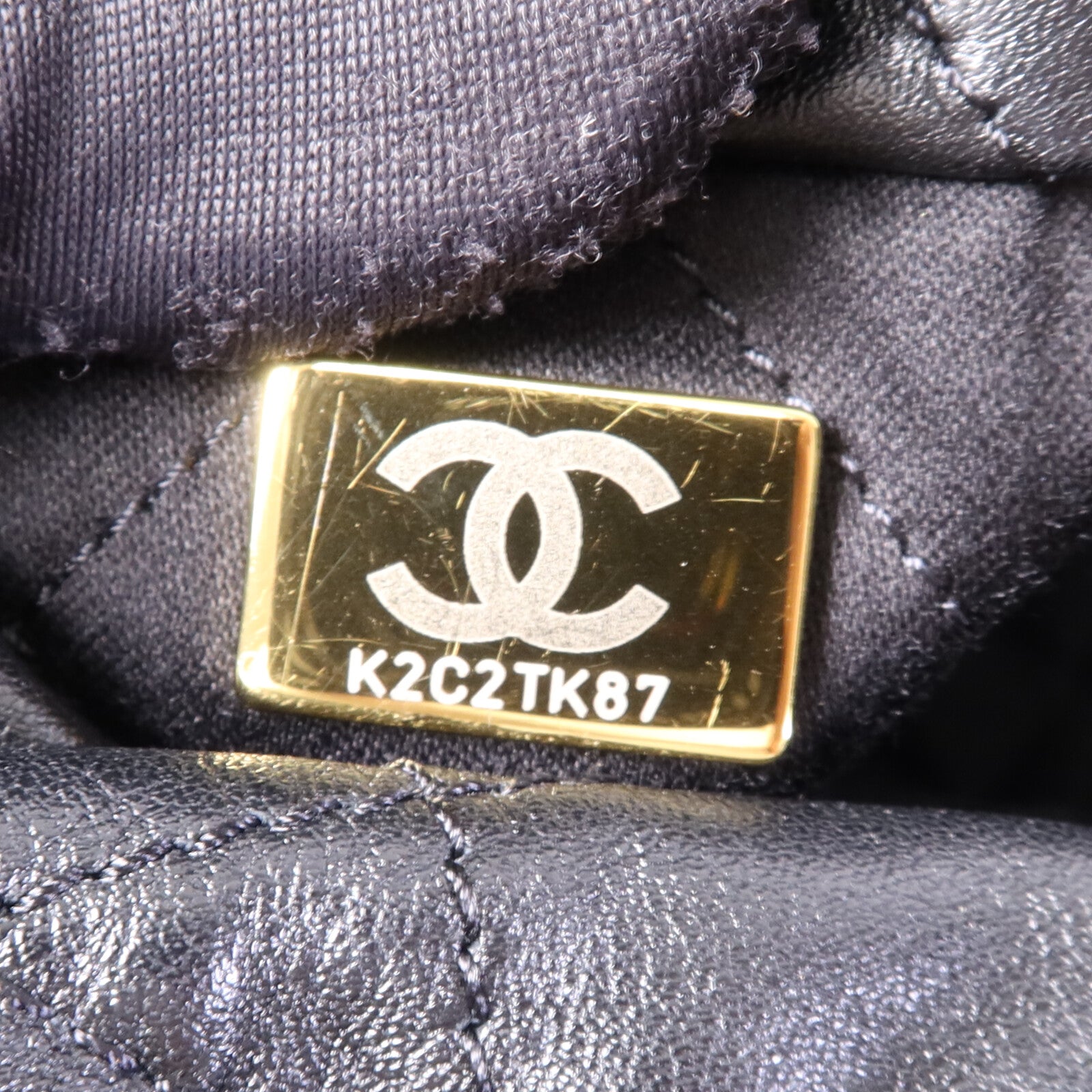 CHANEL 牛皮皮革Chanel 22 Medium金扣鏈帶肩背袋