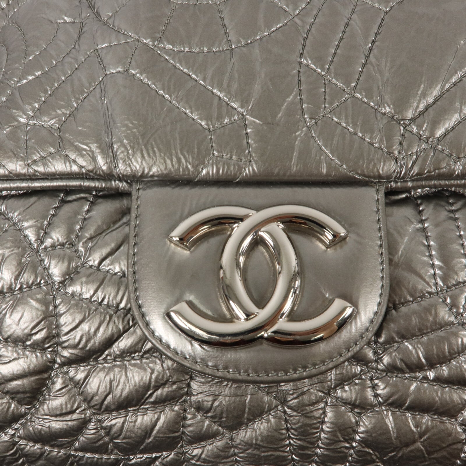 CHANEL 漆皮皮革Graphic Edge Flap鏈帶肩背袋