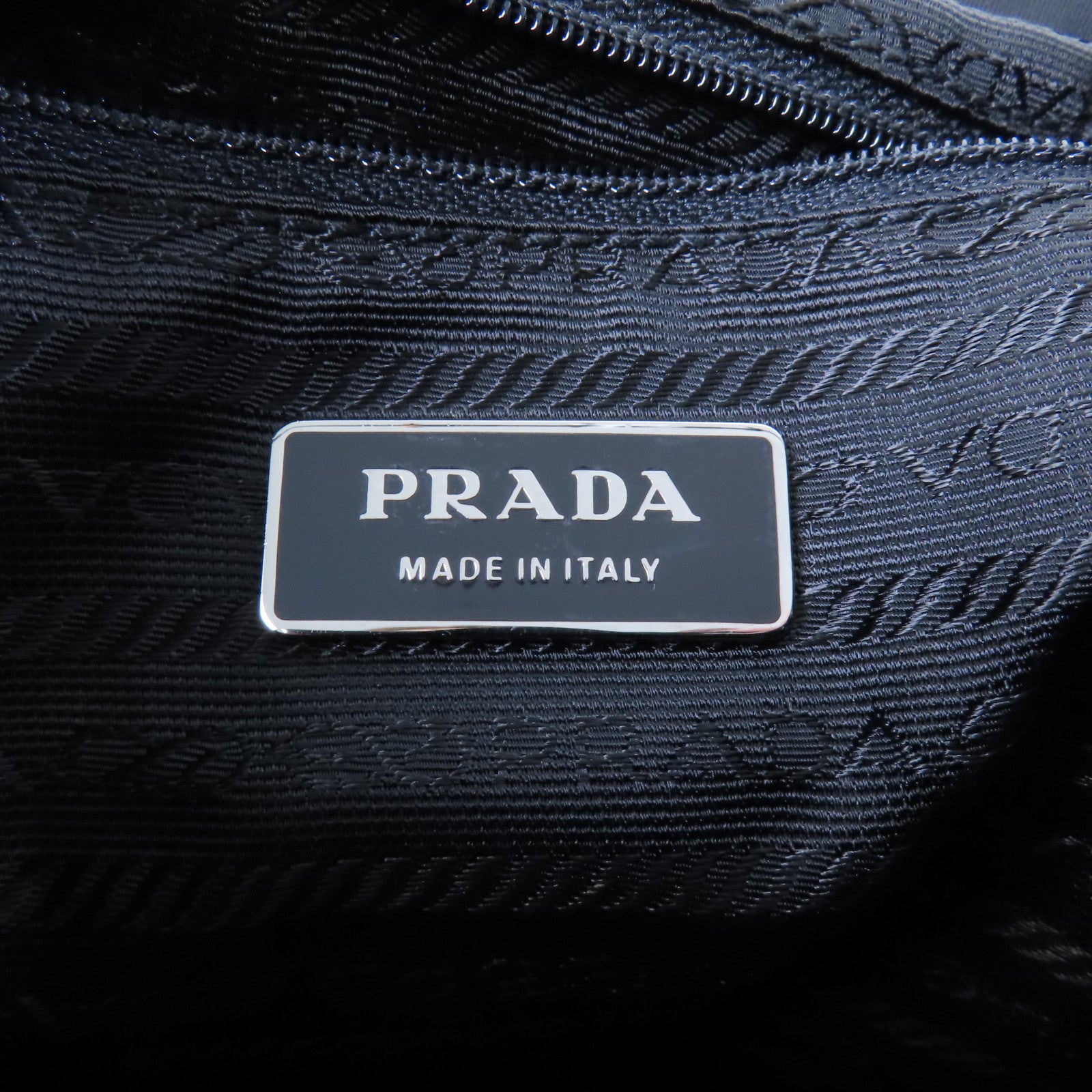 PRADA 尼龍Backpack銀扣背包
