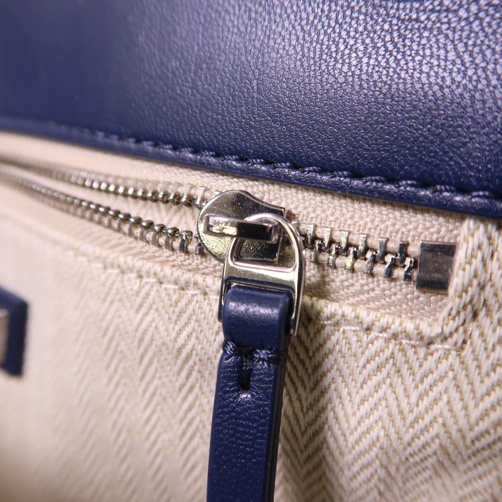 Tory Burch 牛仔布Chain Shoulder銀扣鏈帶肩背袋