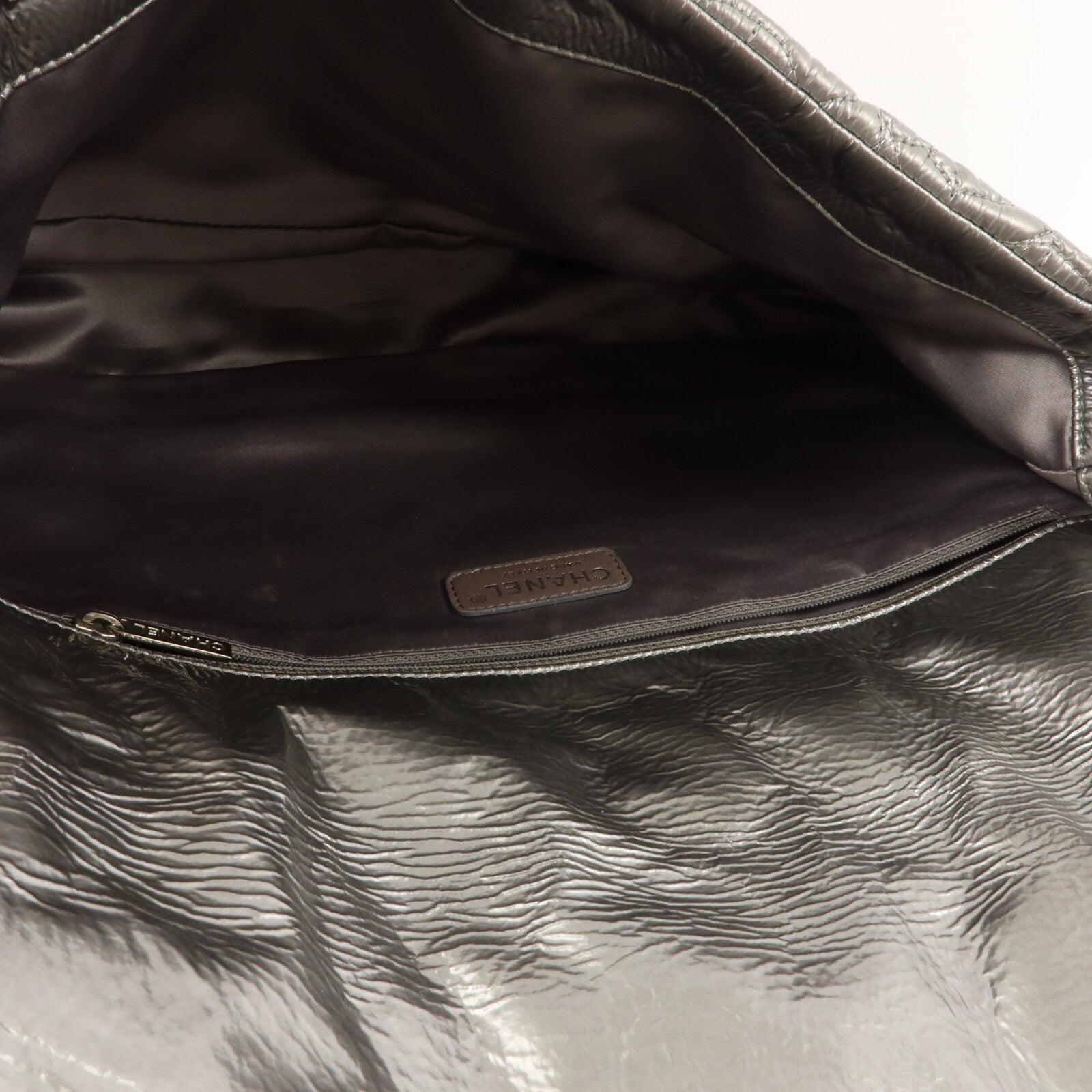 CHANEL 漆皮皮革Graphic Edge Flap鏈帶肩背袋