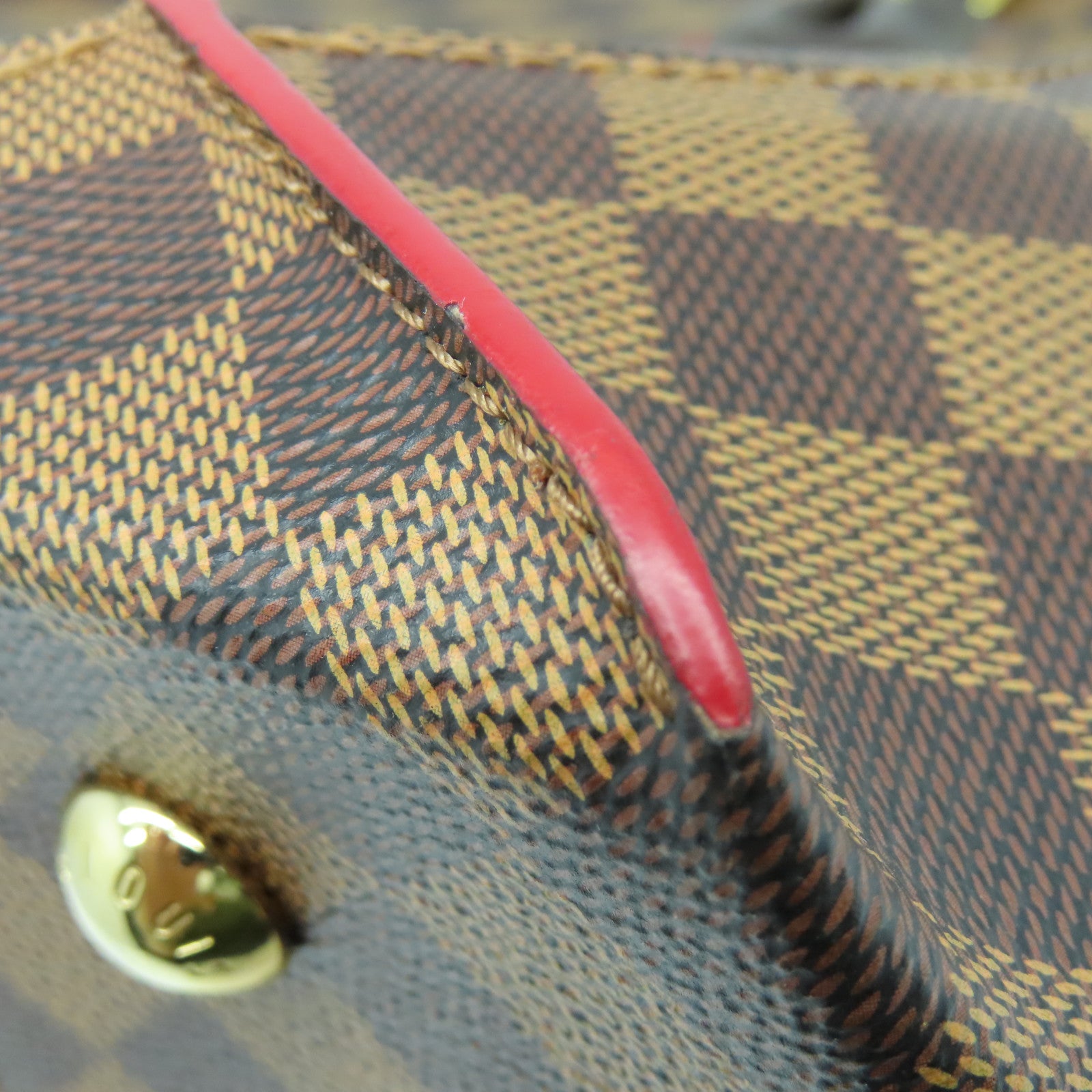 LOUIS VUITTON Damier Caissa MM gold buckle handle bag brown/red