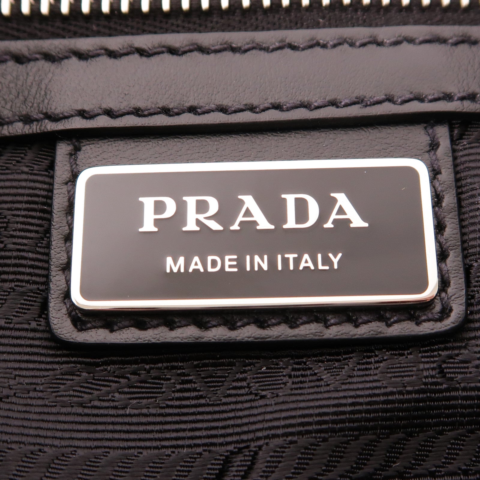 PRADA 牛皮皮革Shoulder Bag銀扣肩背袋