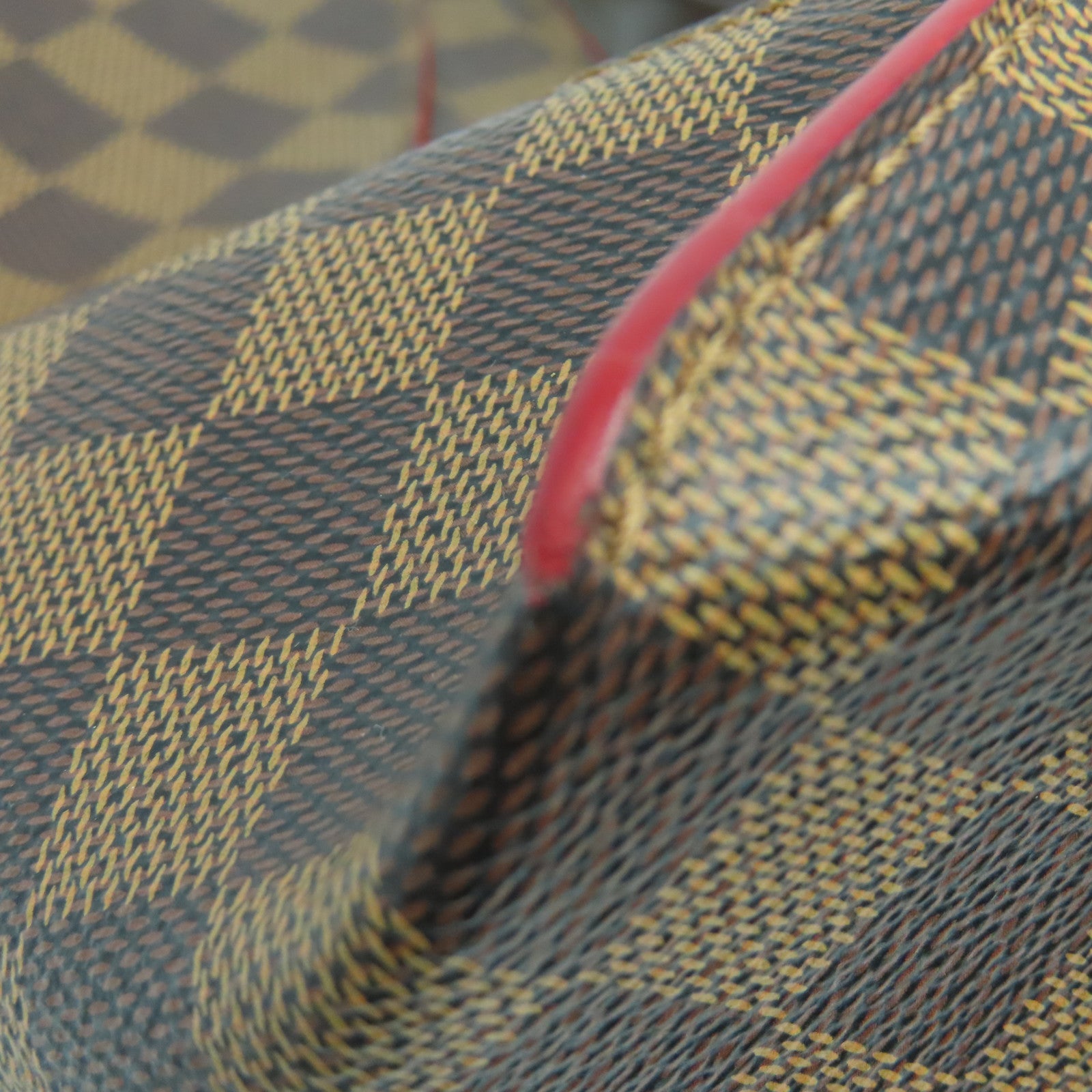 LOUIS VUITTON Damier Caissa MM gold buckle handle bag brown/red