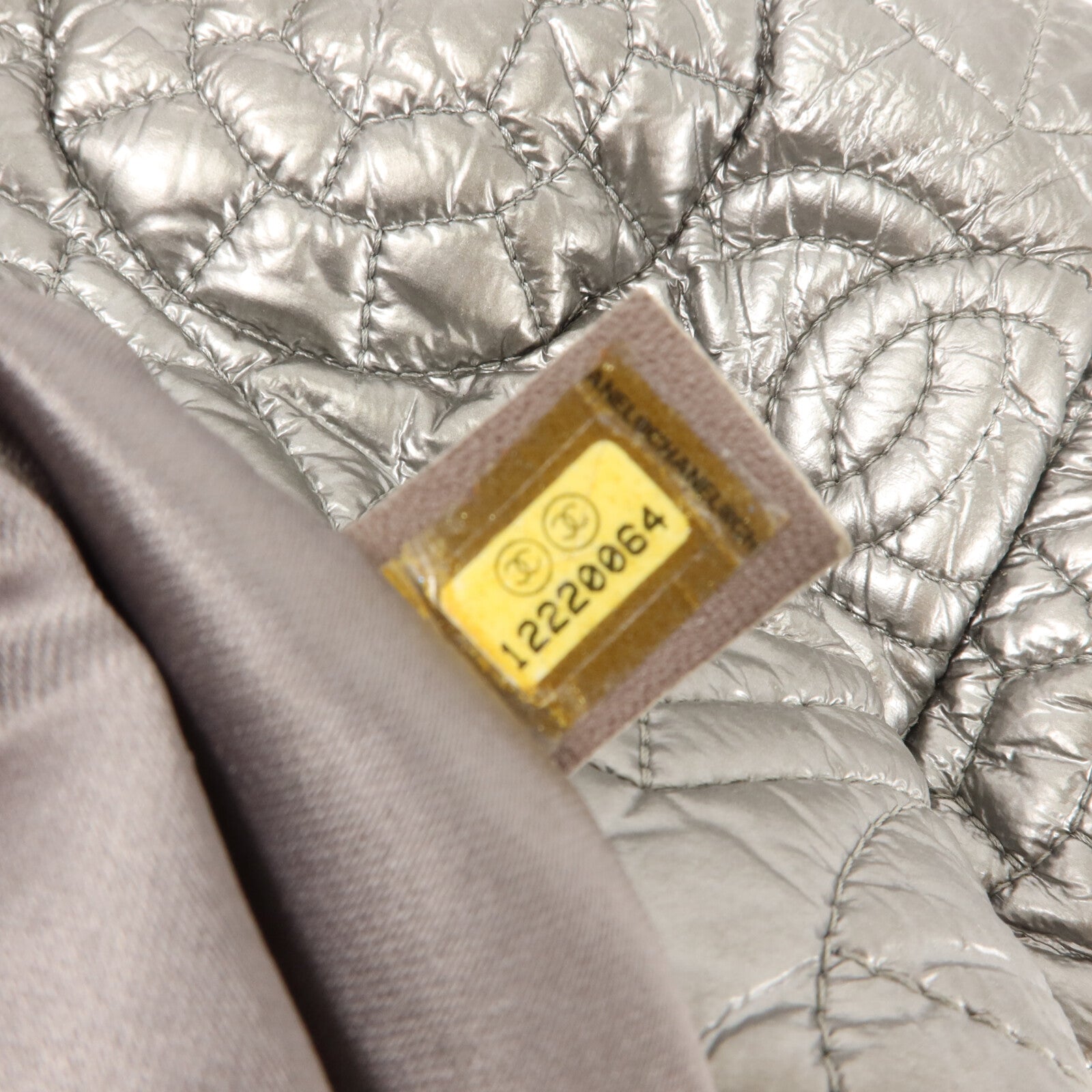 CHANEL 漆皮皮革Graphic Edge Flap鏈帶肩背袋