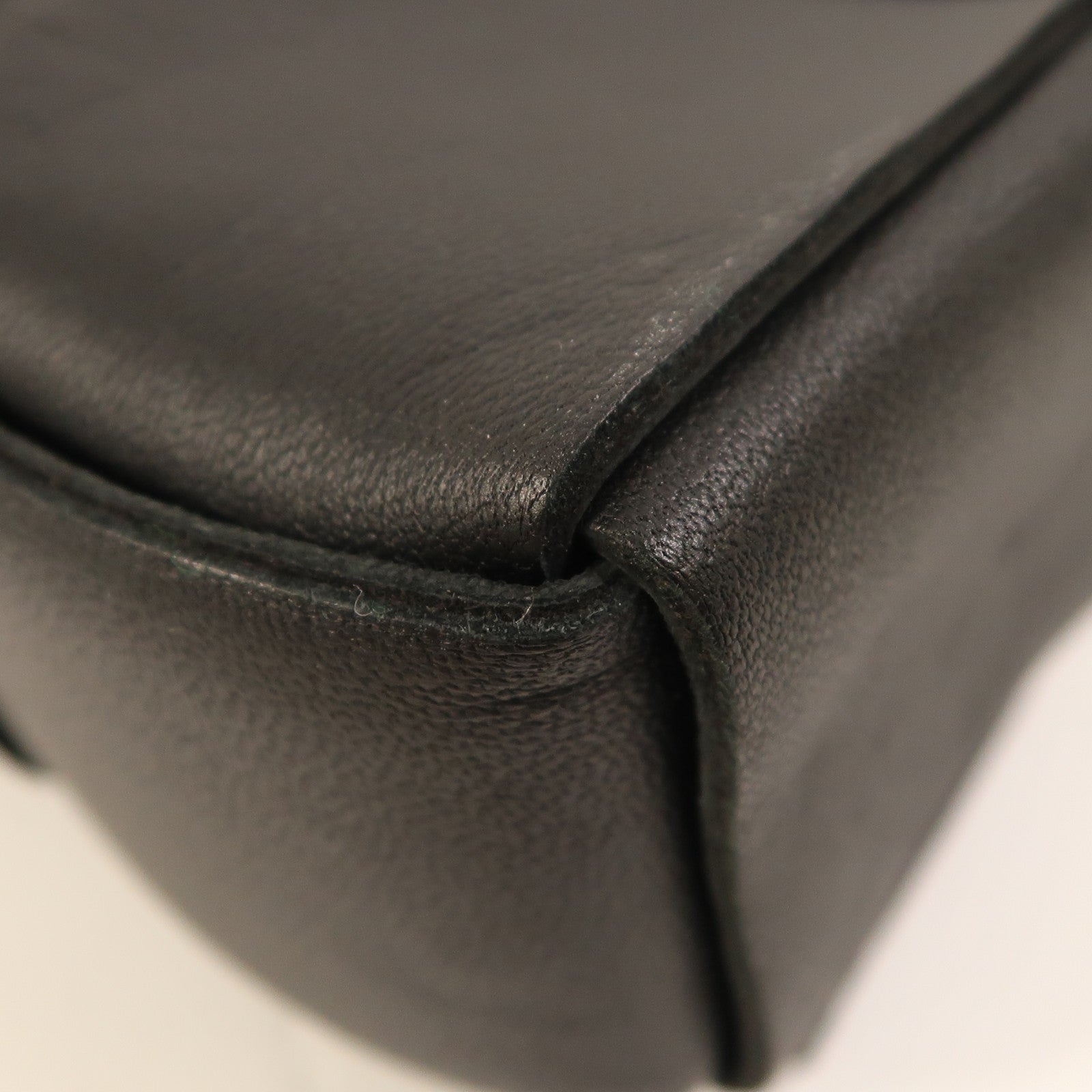 BOTTEGA VENETA 牛皮皮革Cassette Bag銀扣肩背袋