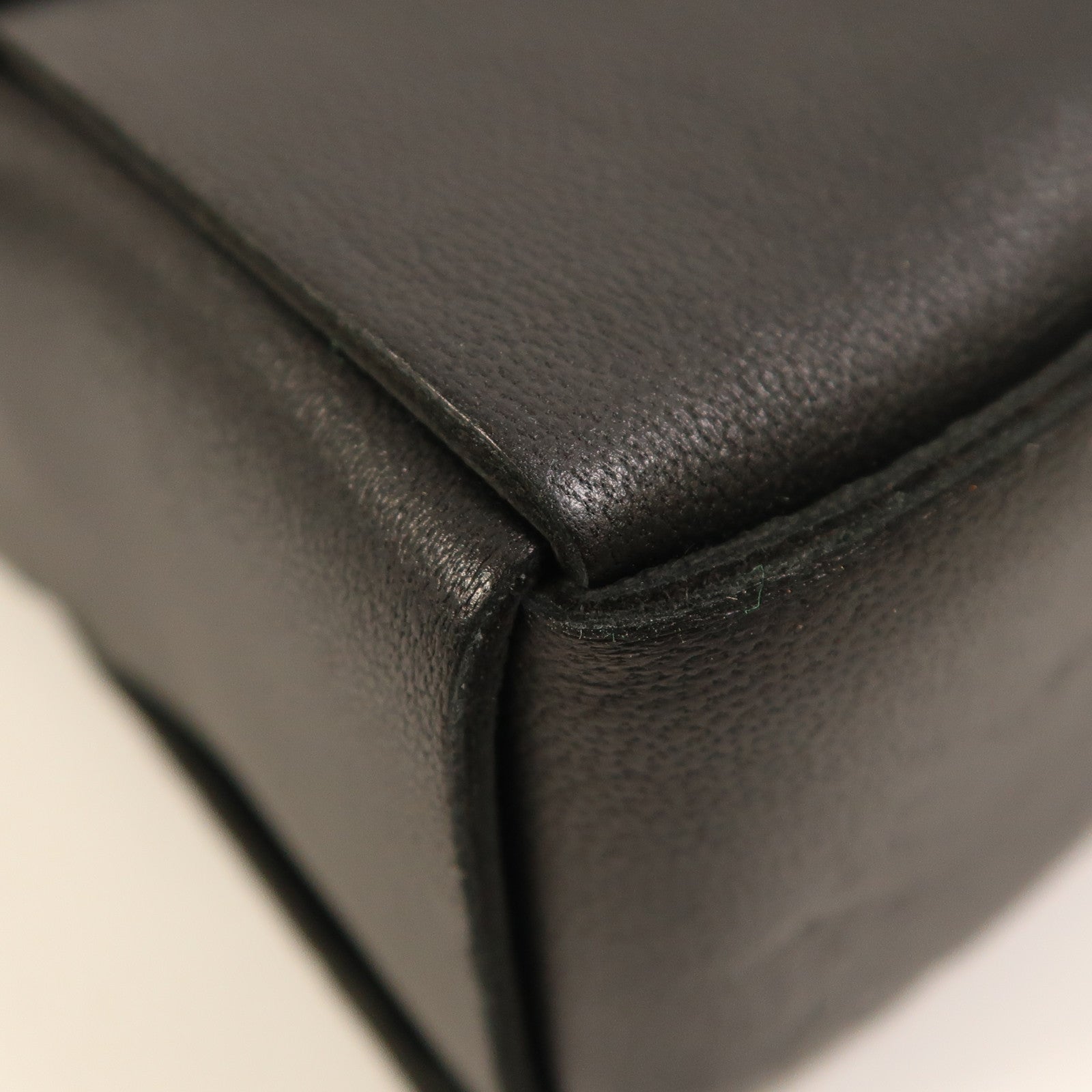 BOTTEGA VENETA 牛皮皮革Cassette Bag銀扣肩背袋