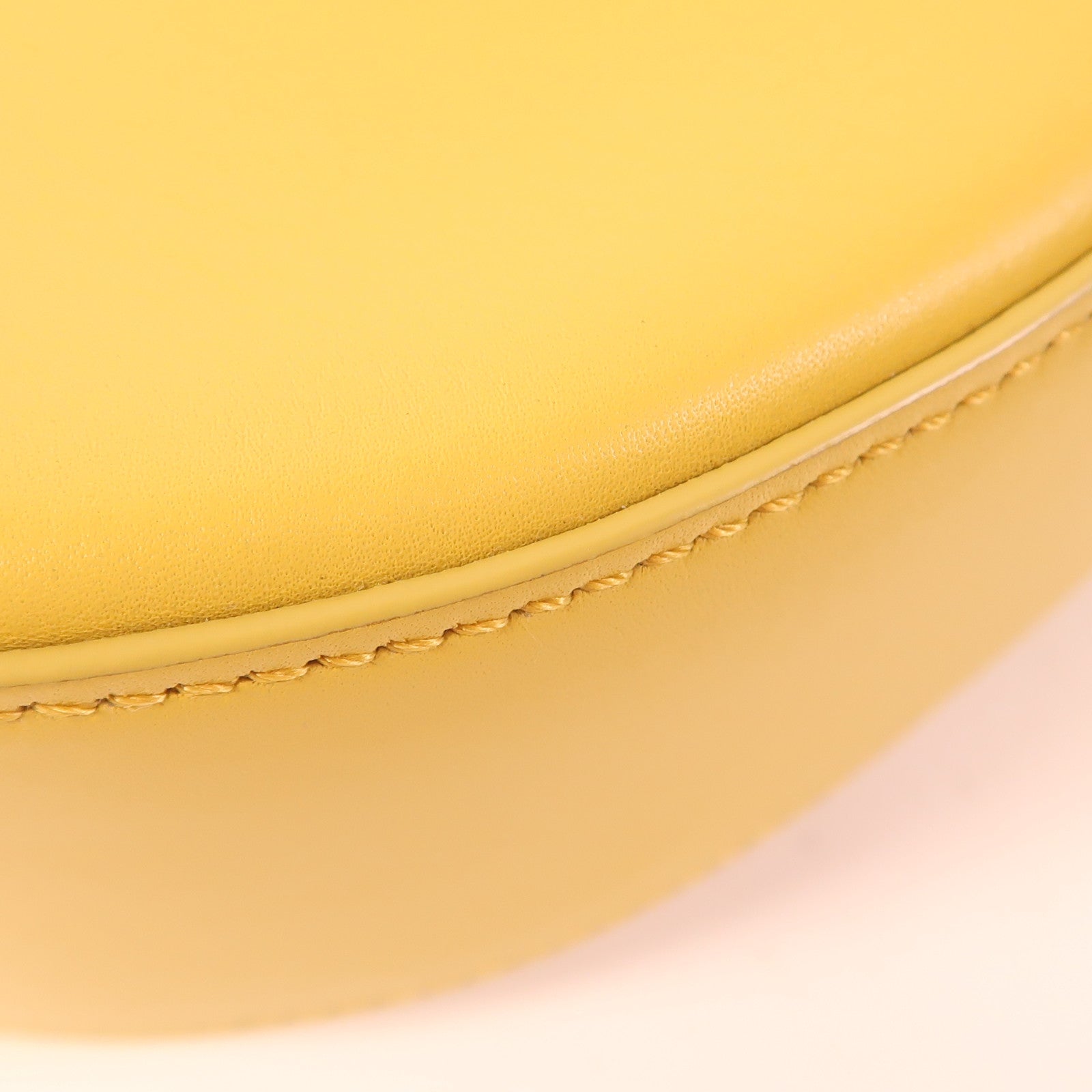 LOEWE 牛皮皮革Luna Hobo Bag金扣肩背袋