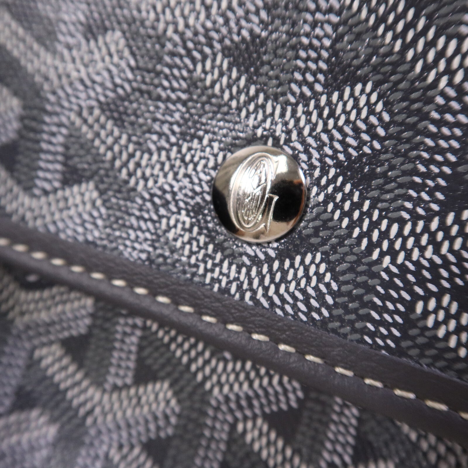 GOYARD 塗層帆布Hobo銀扣手挽袋