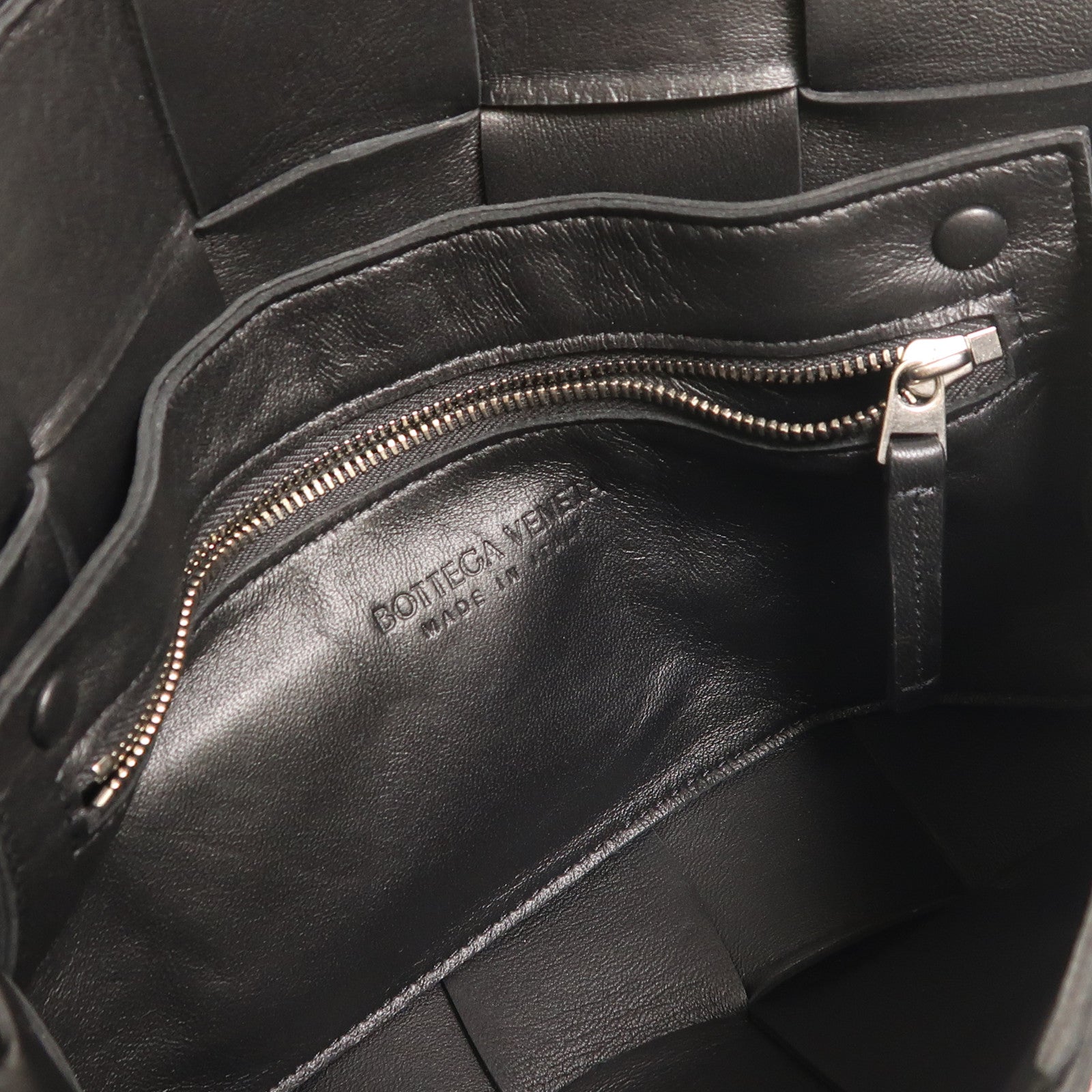 BOTTEGA VENETA 牛皮皮革Cassette Bag銀扣肩背袋