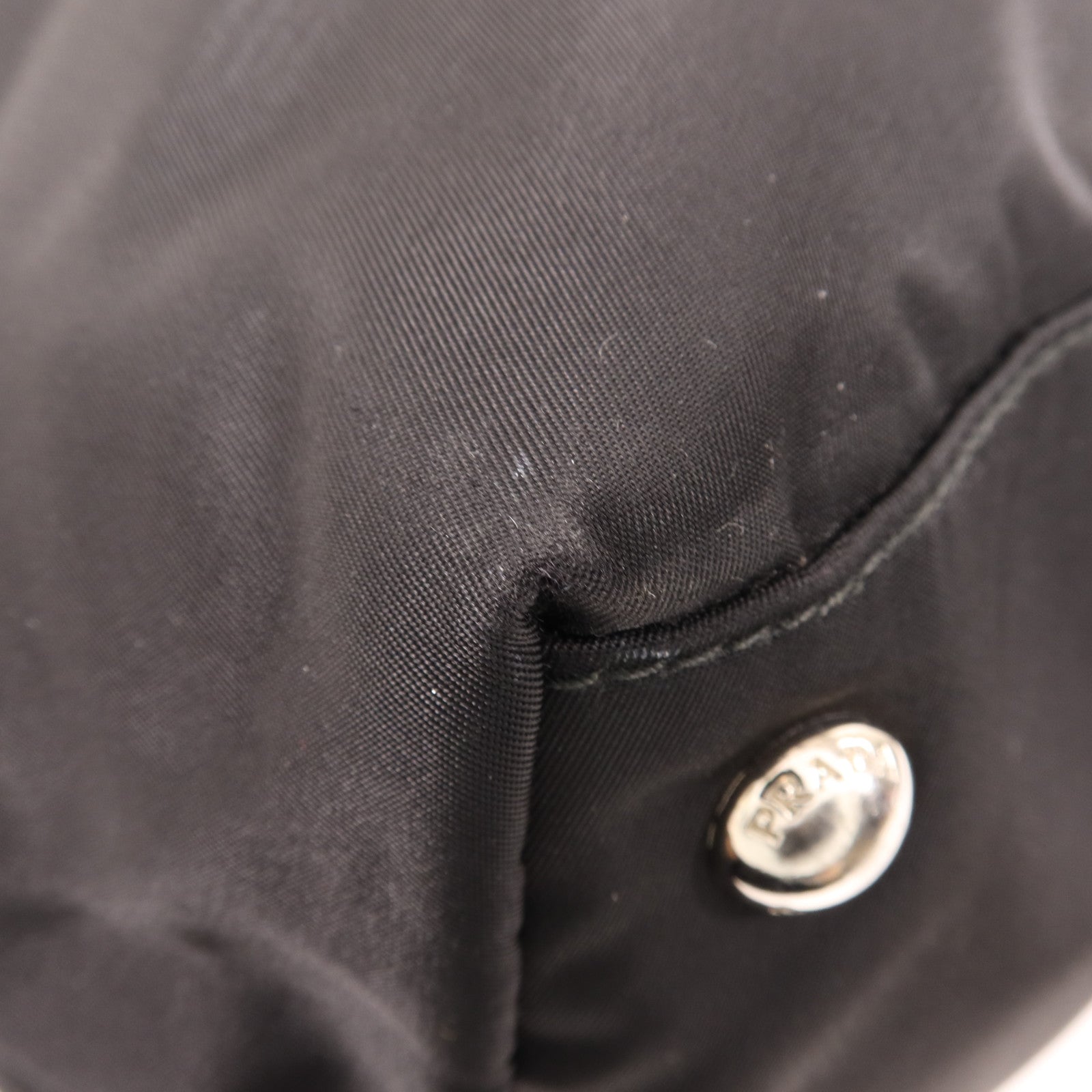 PRADA 尼龍Shoulder Bag銀扣肩背袋