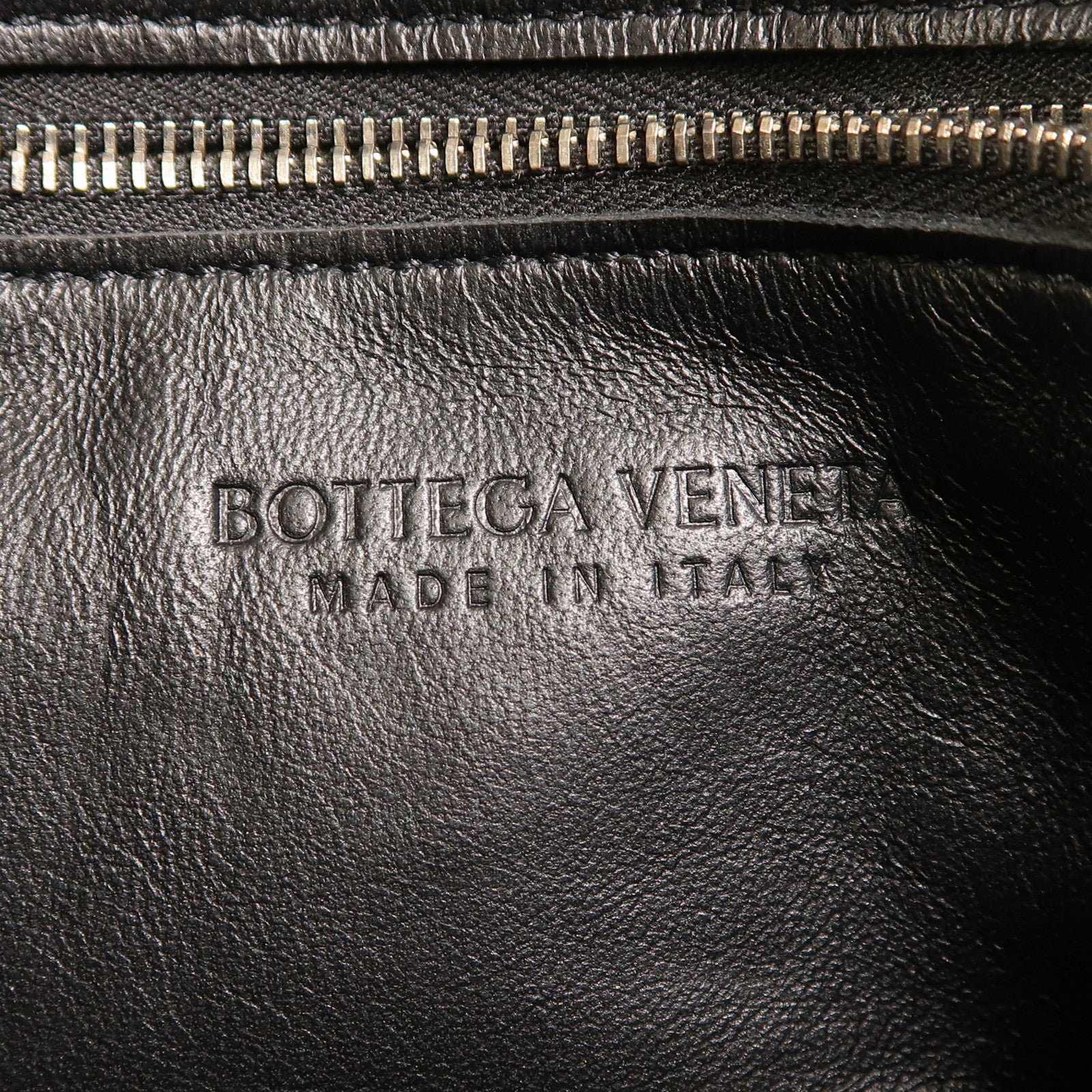 BOTTEGA VENETA 牛皮皮革Cassette Bag銀扣肩背袋