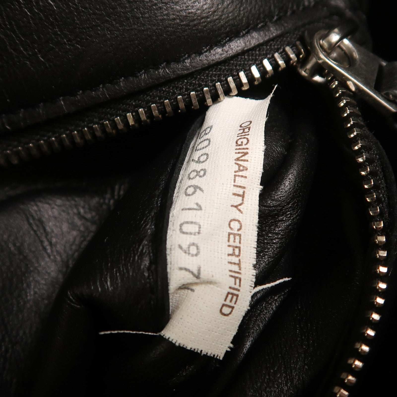 BOTTEGA VENETA 牛皮皮革Cassette Bag銀扣肩背袋