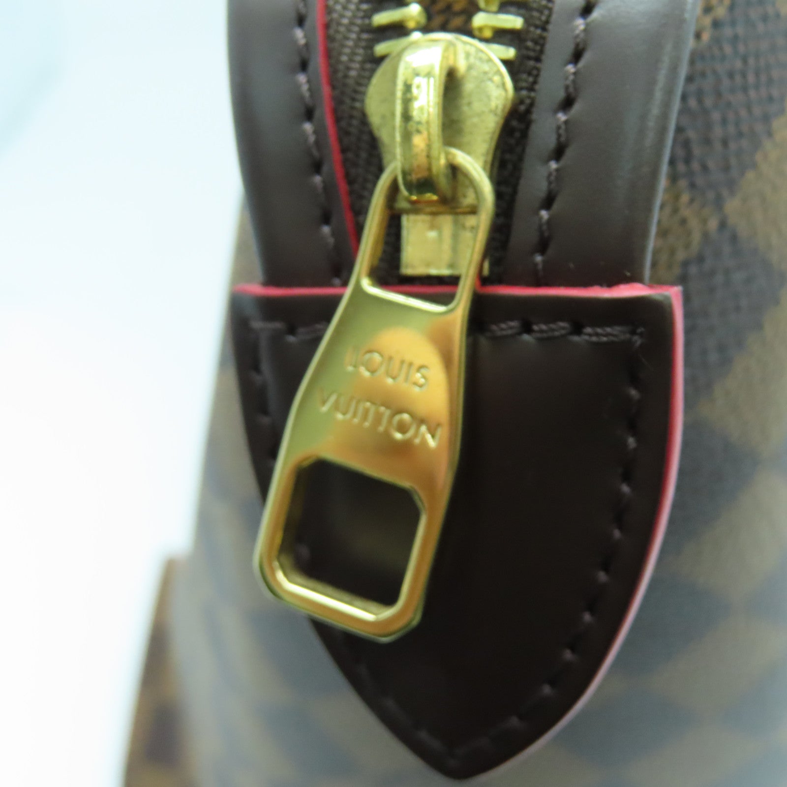 LOUIS VUITTON Damier Caissa MM gold buckle handle bag brown/red