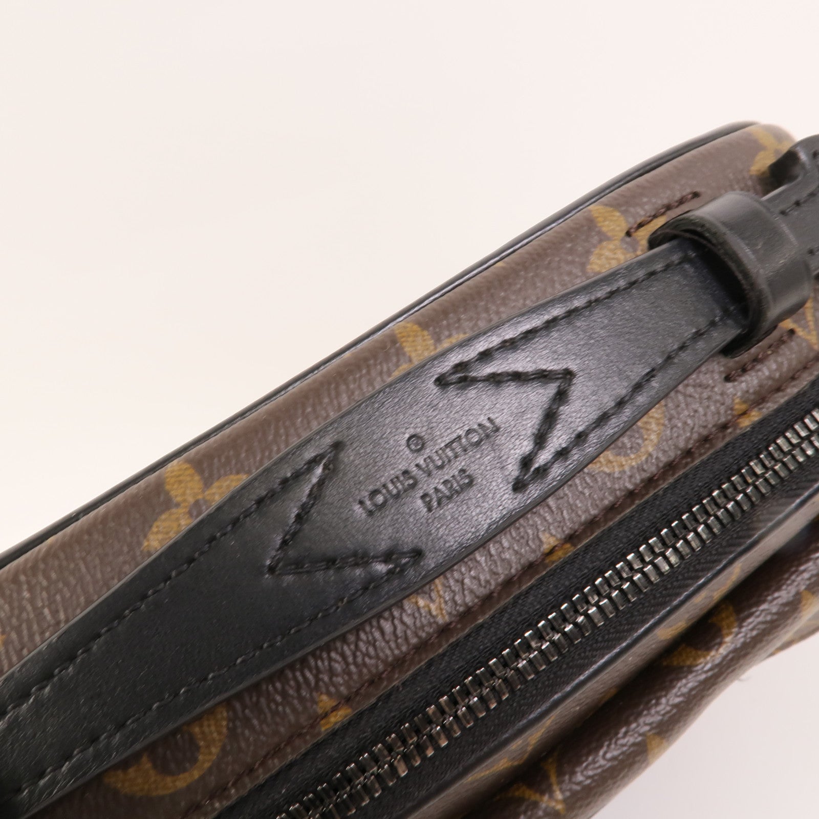 LOUIS VUITTON Monogram S Lock Messengar手挽肩背兩用袋