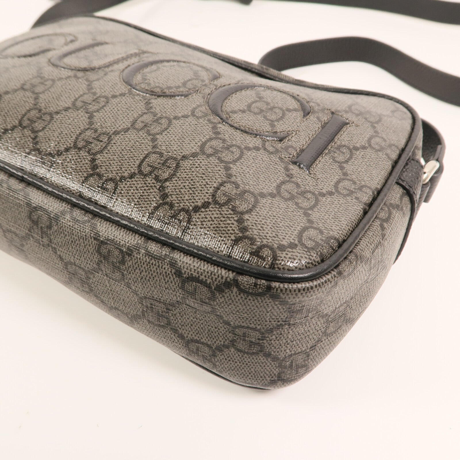 GUCCI 塗層帆布Shoulder Bag銀扣肩背袋