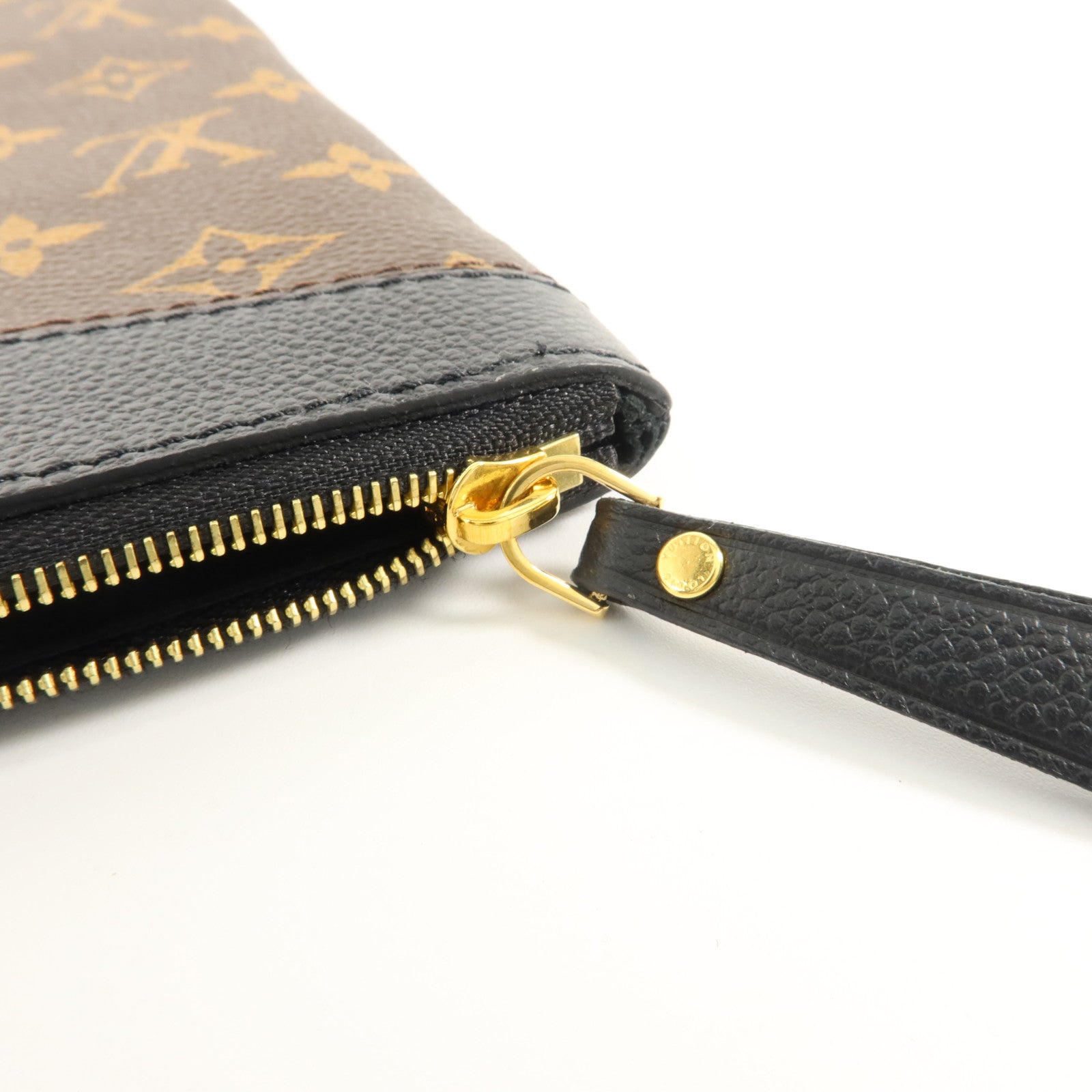 LOUIS VUITTON Monogram Daily Pouch手拿包