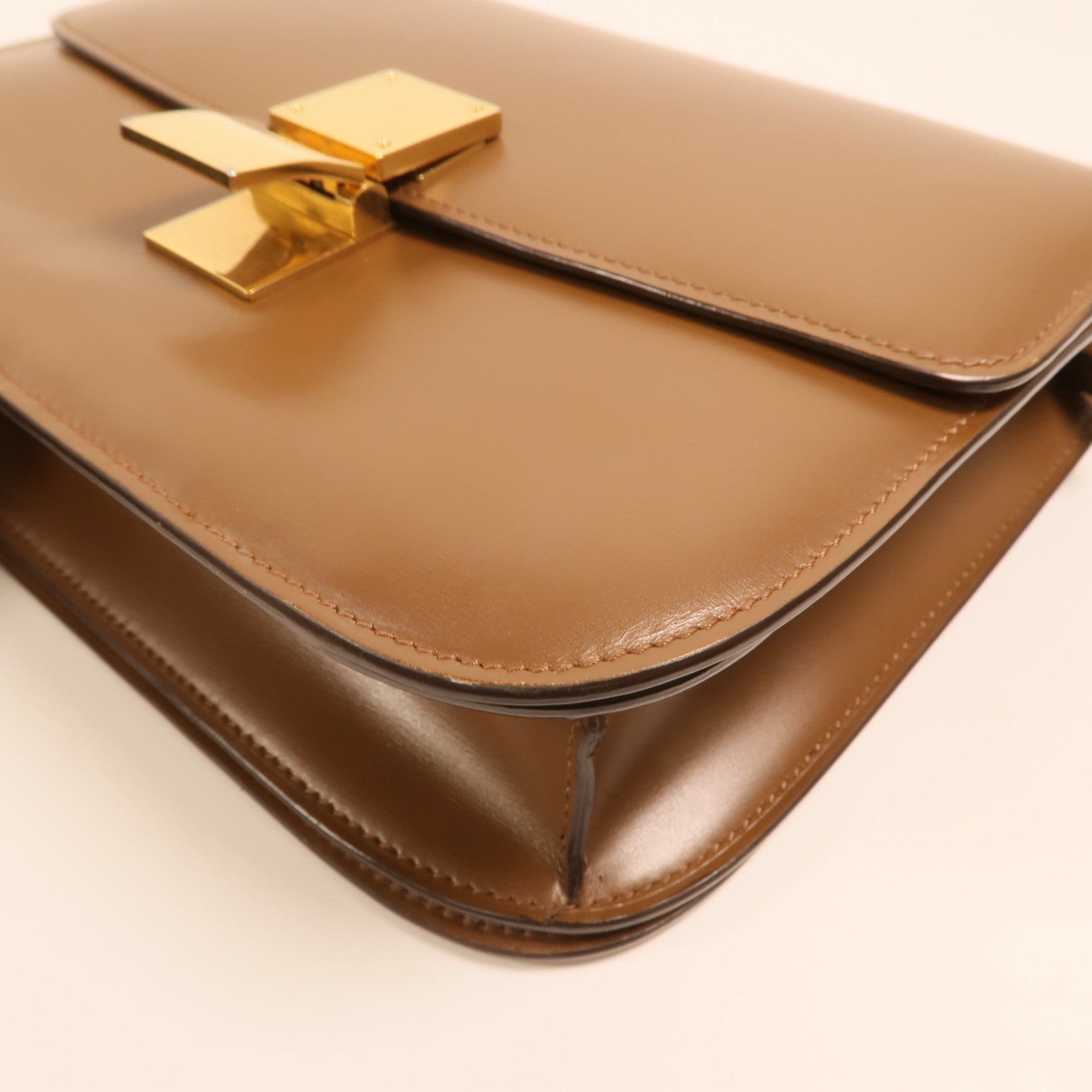 CELINE 牛皮皮革Classic Box Medium金扣肩背袋