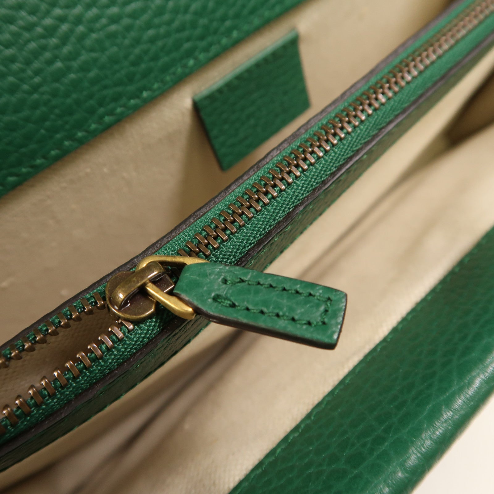 GUCCI 牛皮皮革Dionysus鏈帶肩背袋