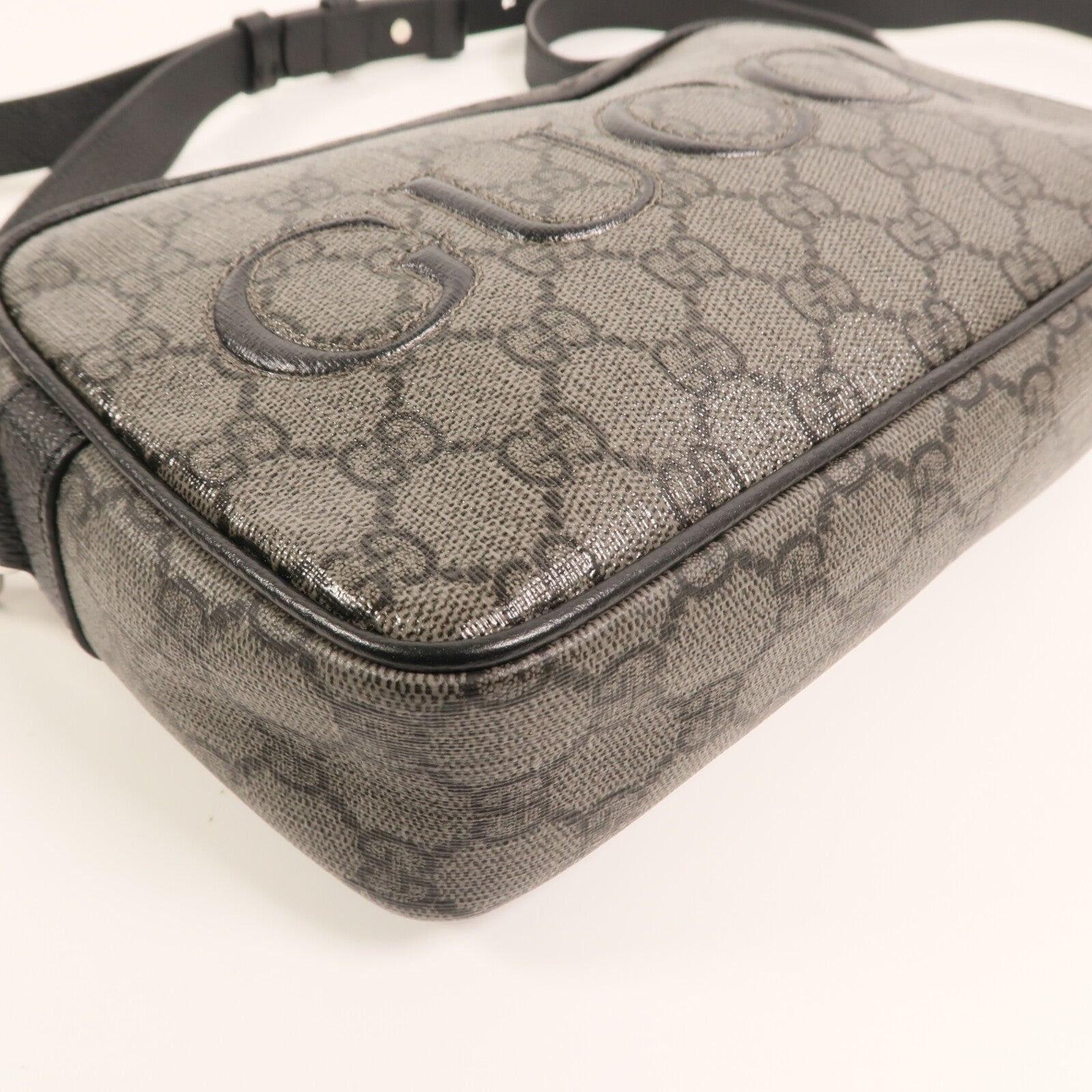 GUCCI 塗層帆布Shoulder Bag銀扣肩背袋