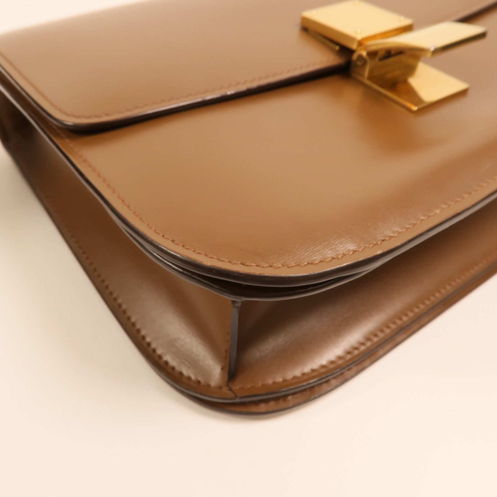 CELINE 牛皮皮革Classic Box Medium金扣肩背袋