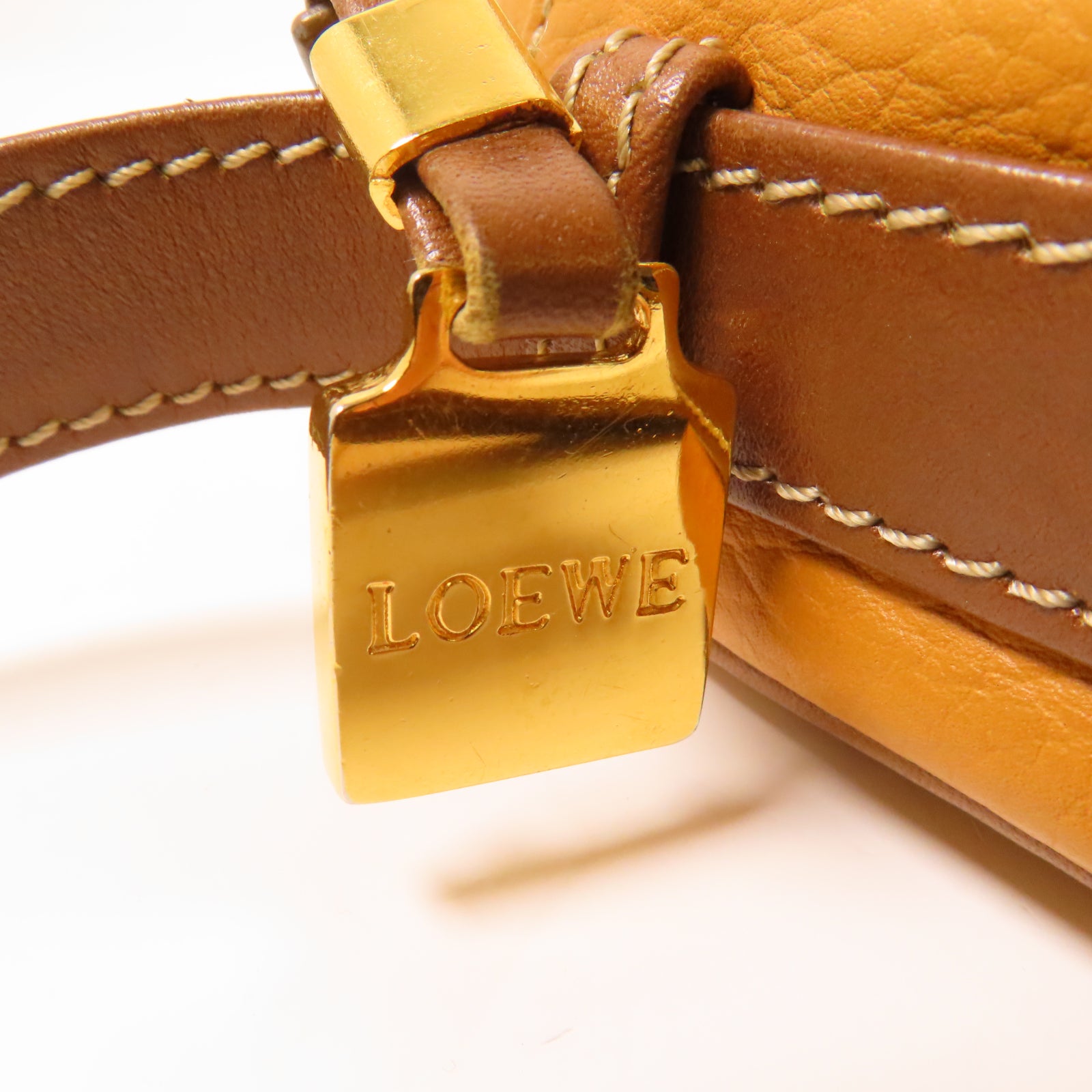 LOEWE 牛皮皮革Vintage Shoulder Bag金扣肩背袋啡色
