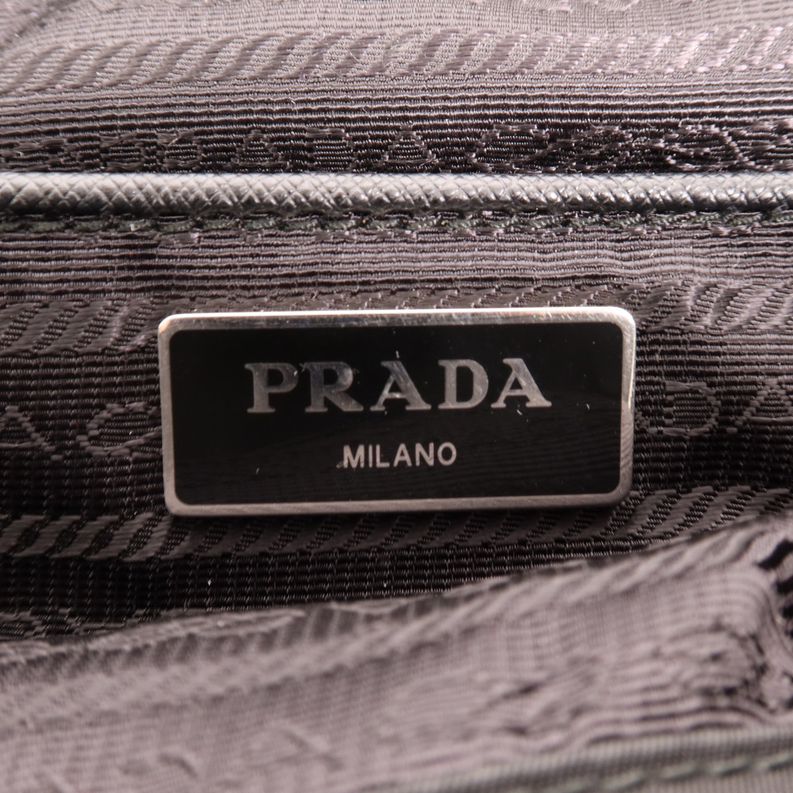 PRADA 尼龍Shoulder Bag銀扣肩背袋