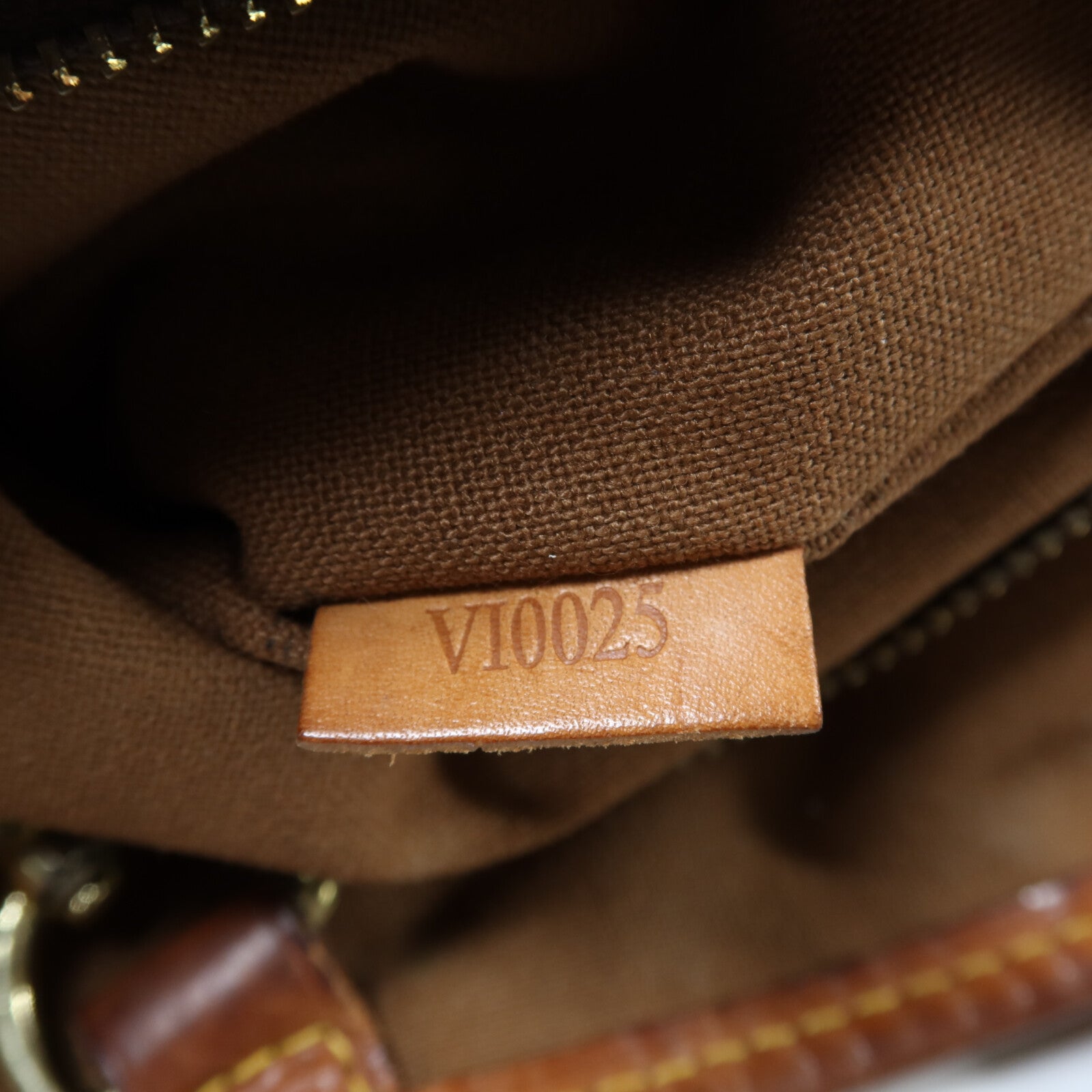 LOUIS VUITTON Monogram Batignolles金扣肩背袋