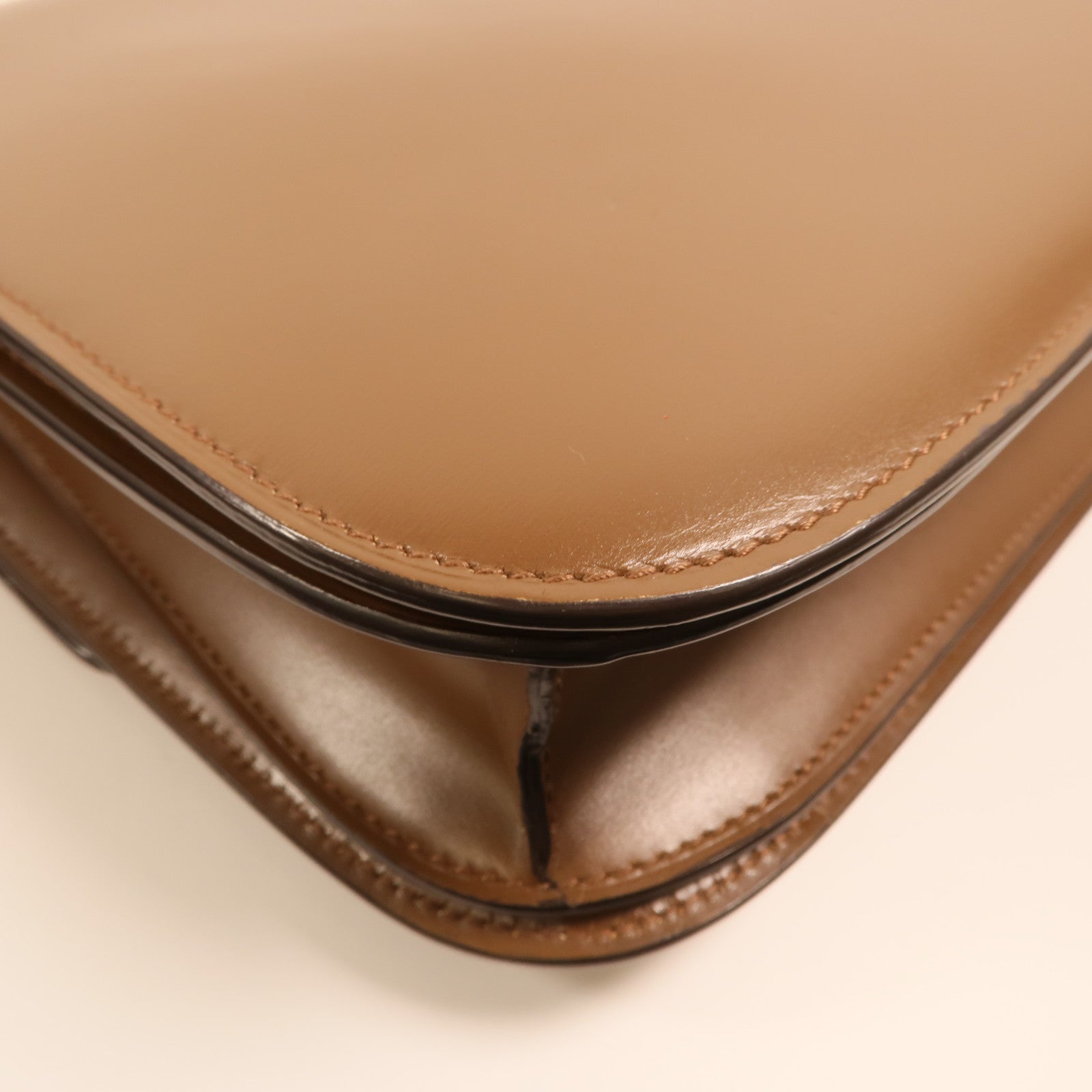 CELINE 牛皮皮革Classic Box Medium金扣肩背袋