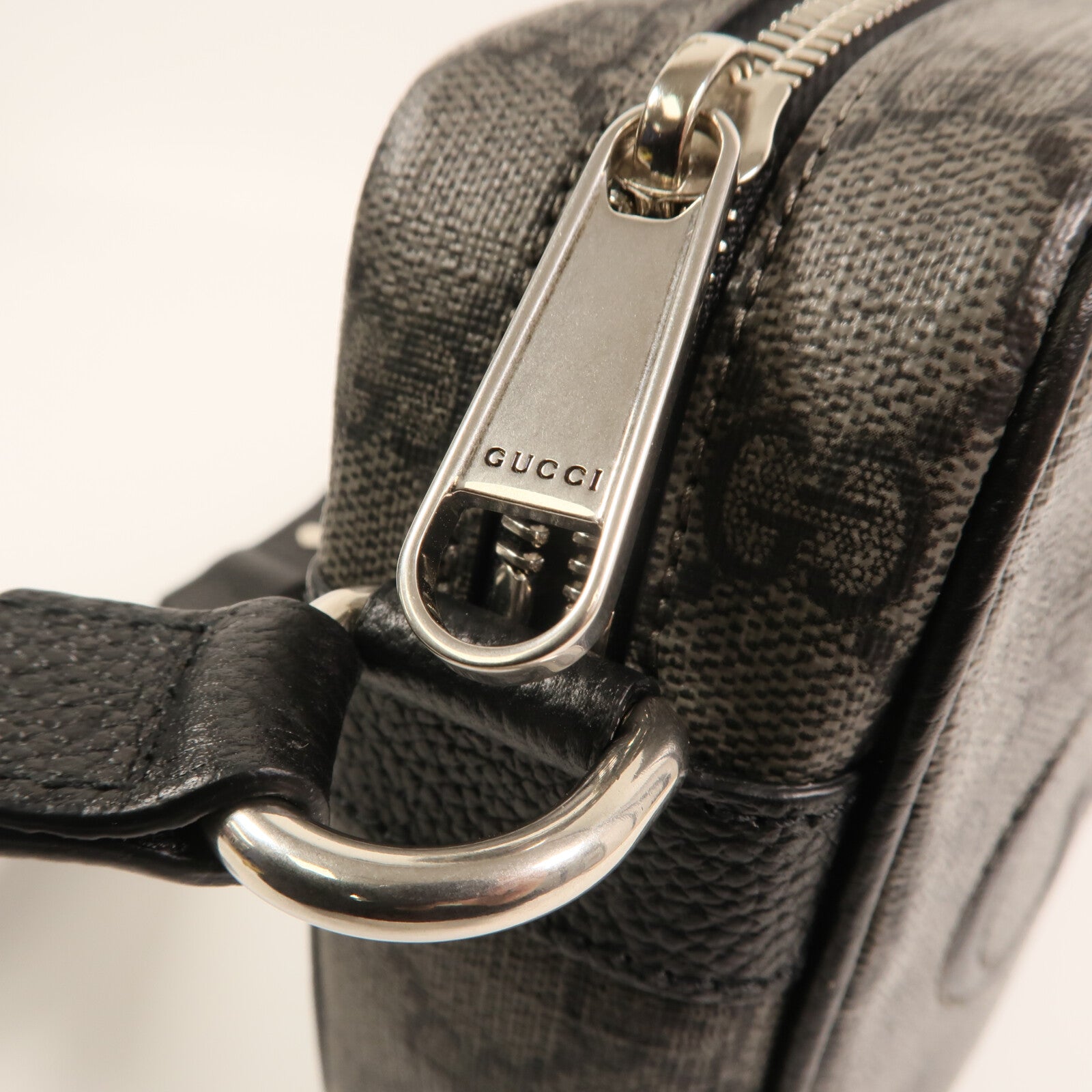 GUCCI 塗層帆布Shoulder Bag銀扣肩背袋