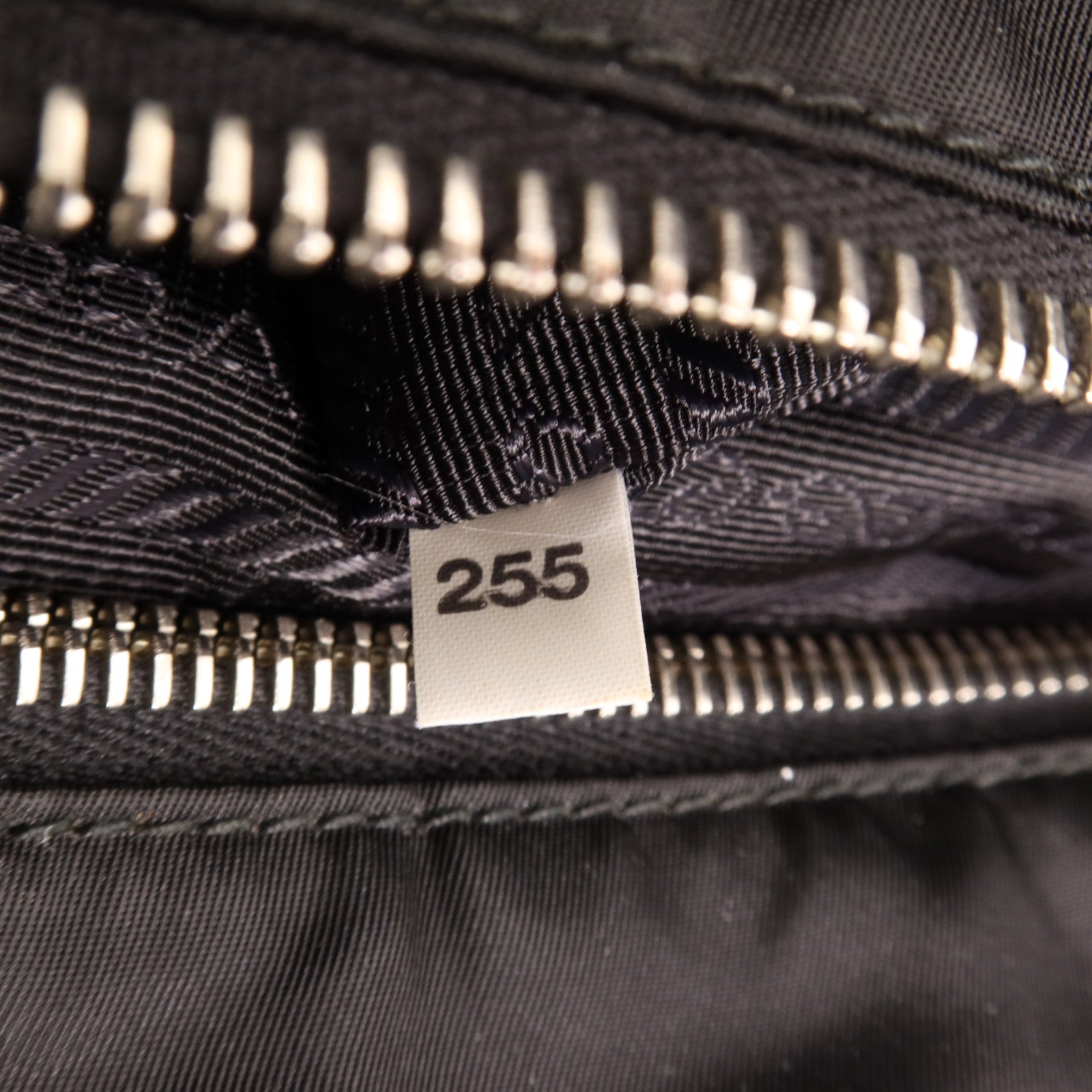 PRADA 尼龍Shoulder Bag銀扣肩背袋