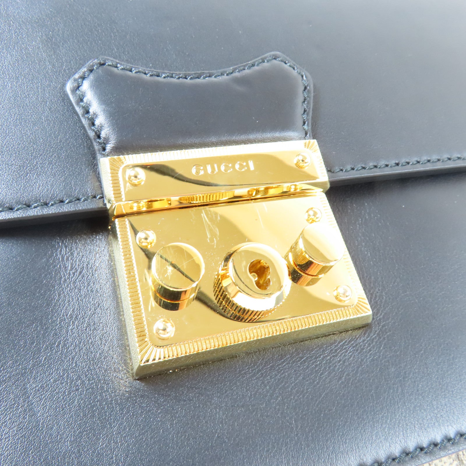 GUCCI 牛皮皮革/塗層帆布Padlock GG Medium金扣鏈帶肩背袋黑色/啡色