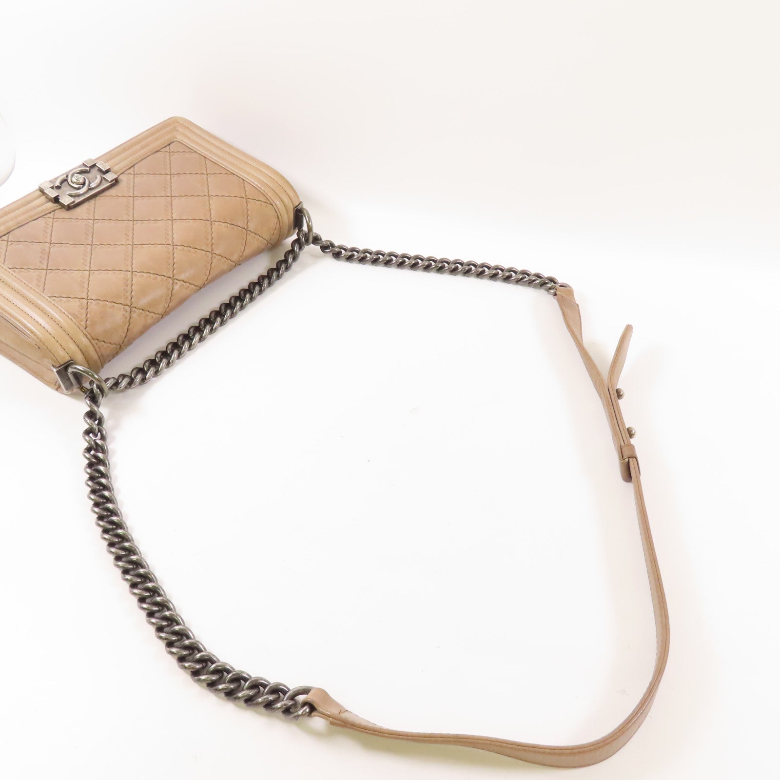 CHANEL 牛皮皮革Boy 25銀扣鏈帶肩背袋