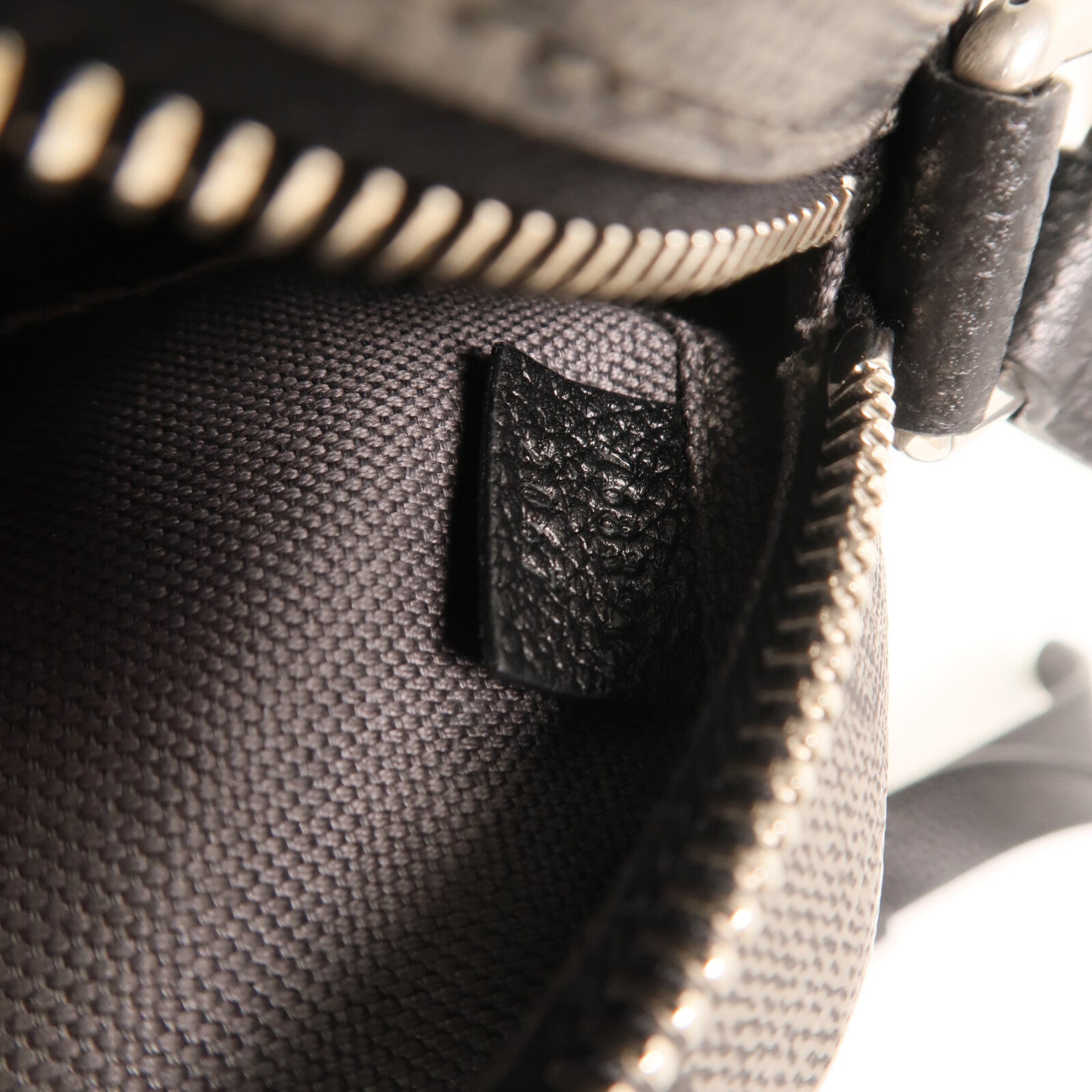 GUCCI 塗層帆布Shoulder Bag銀扣肩背袋