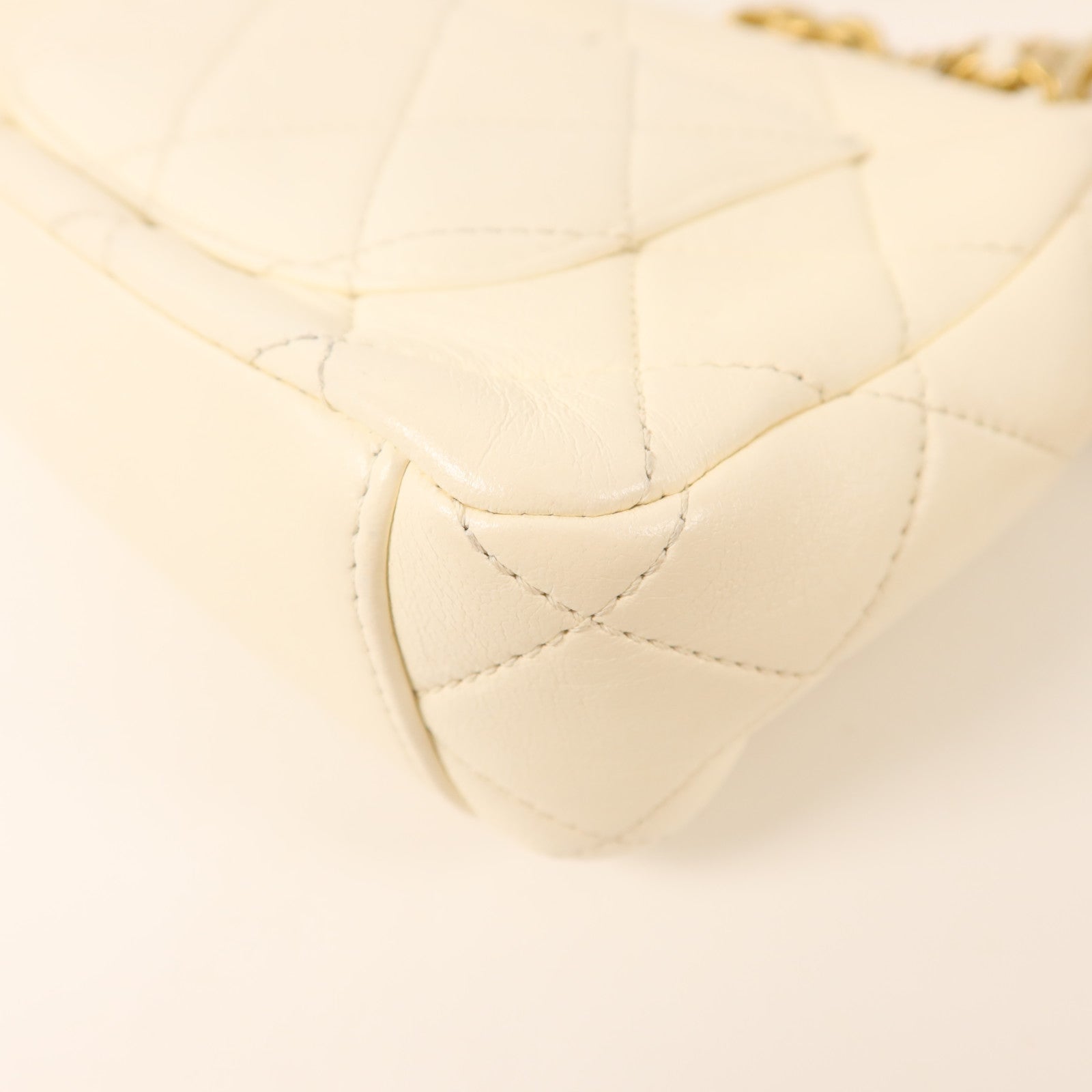 CHANEL 牛皮皮革Chain Shoulder金扣鏈帶肩背袋