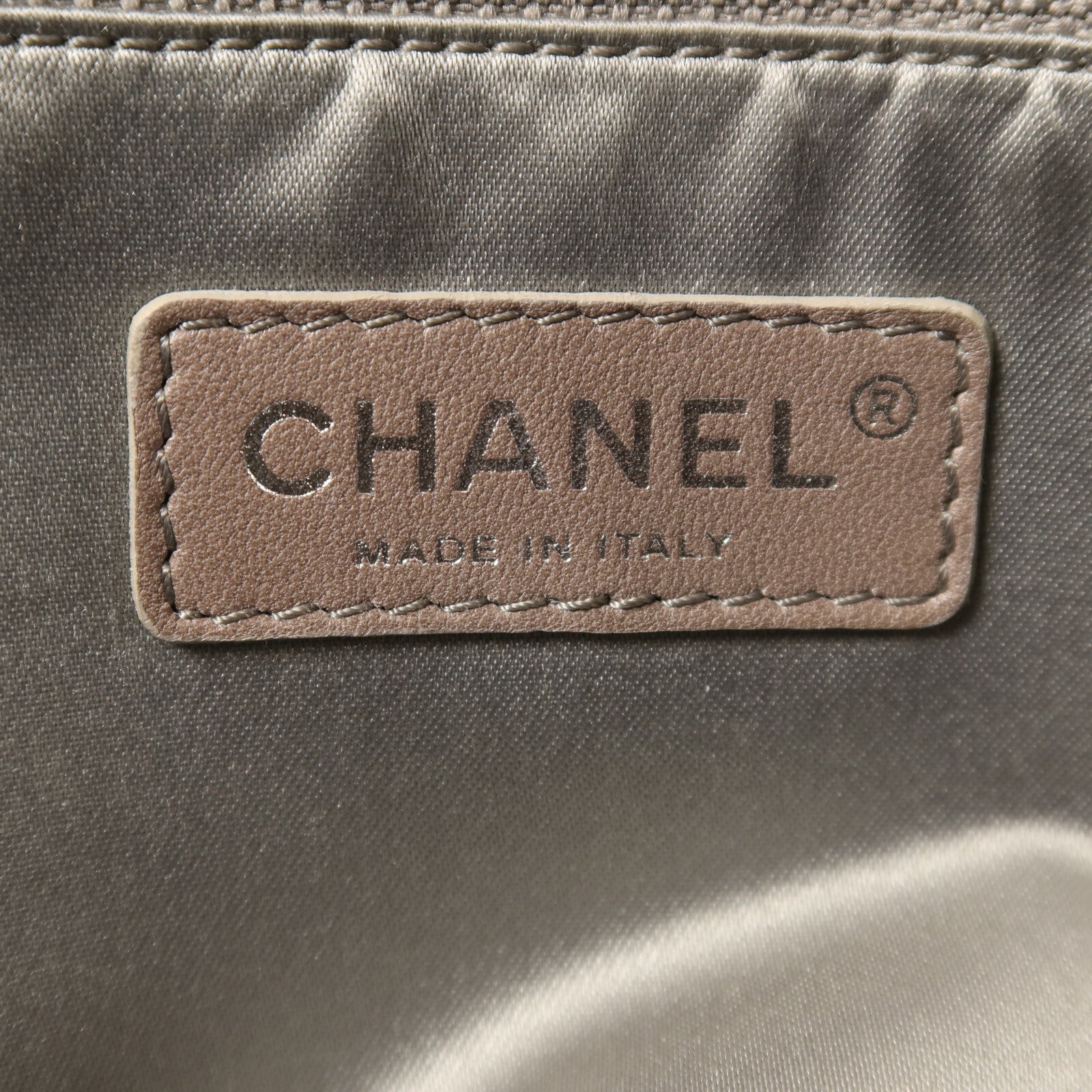 CHANEL 牛皮皮革2.55 Drill Flap Bag鏈帶肩背袋