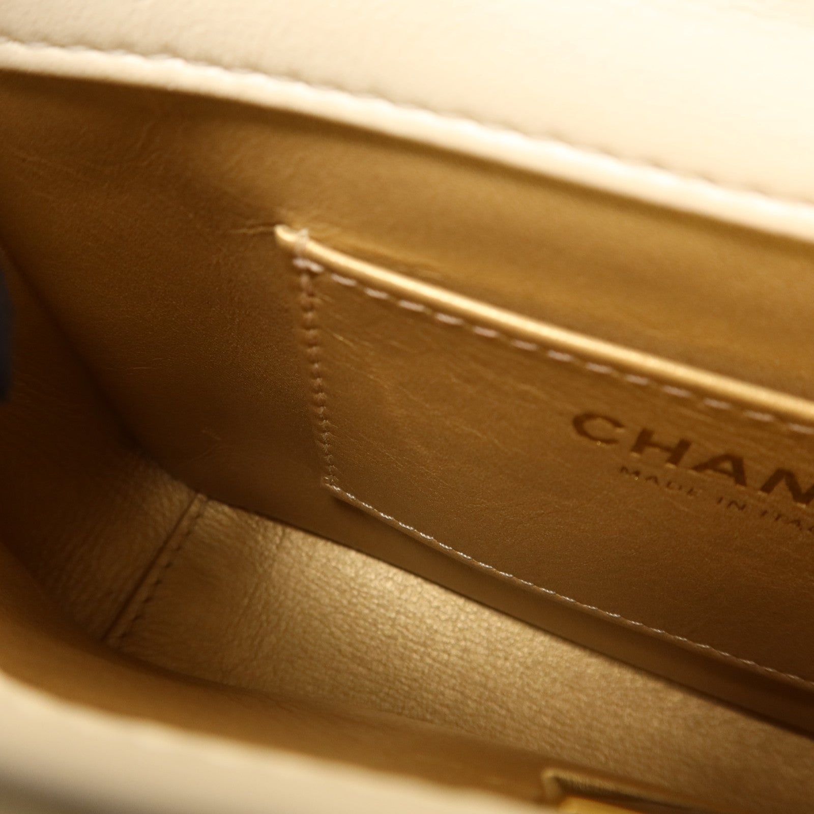 CHANEL 牛皮皮革Chain Shoulder金扣鏈帶肩背袋