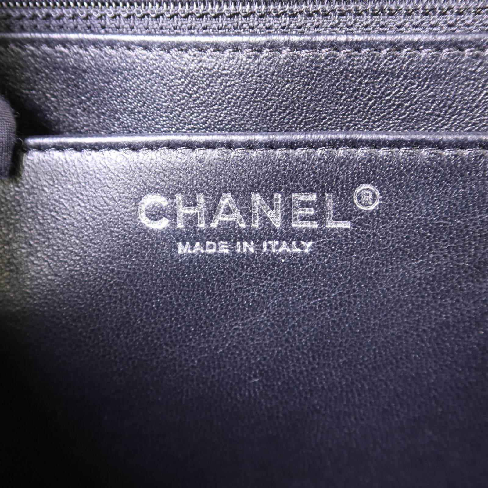 CHANEL 牛皮皮革Classic Maxi銀扣鏈帶肩背袋