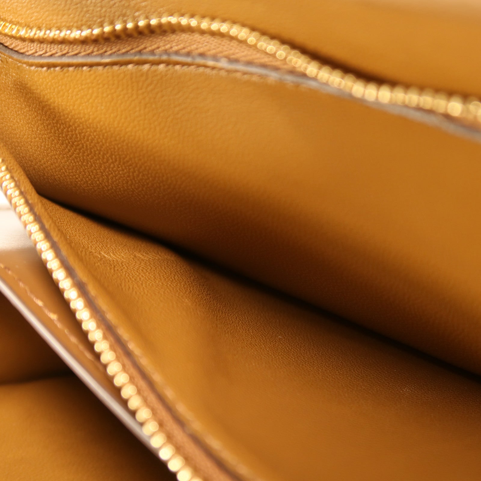 CELINE 牛皮皮革Classic Box Medium金扣肩背袋