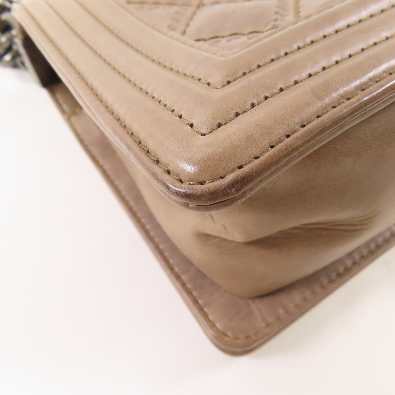 CHANEL 牛皮皮革Boy 25銀扣鏈帶肩背袋